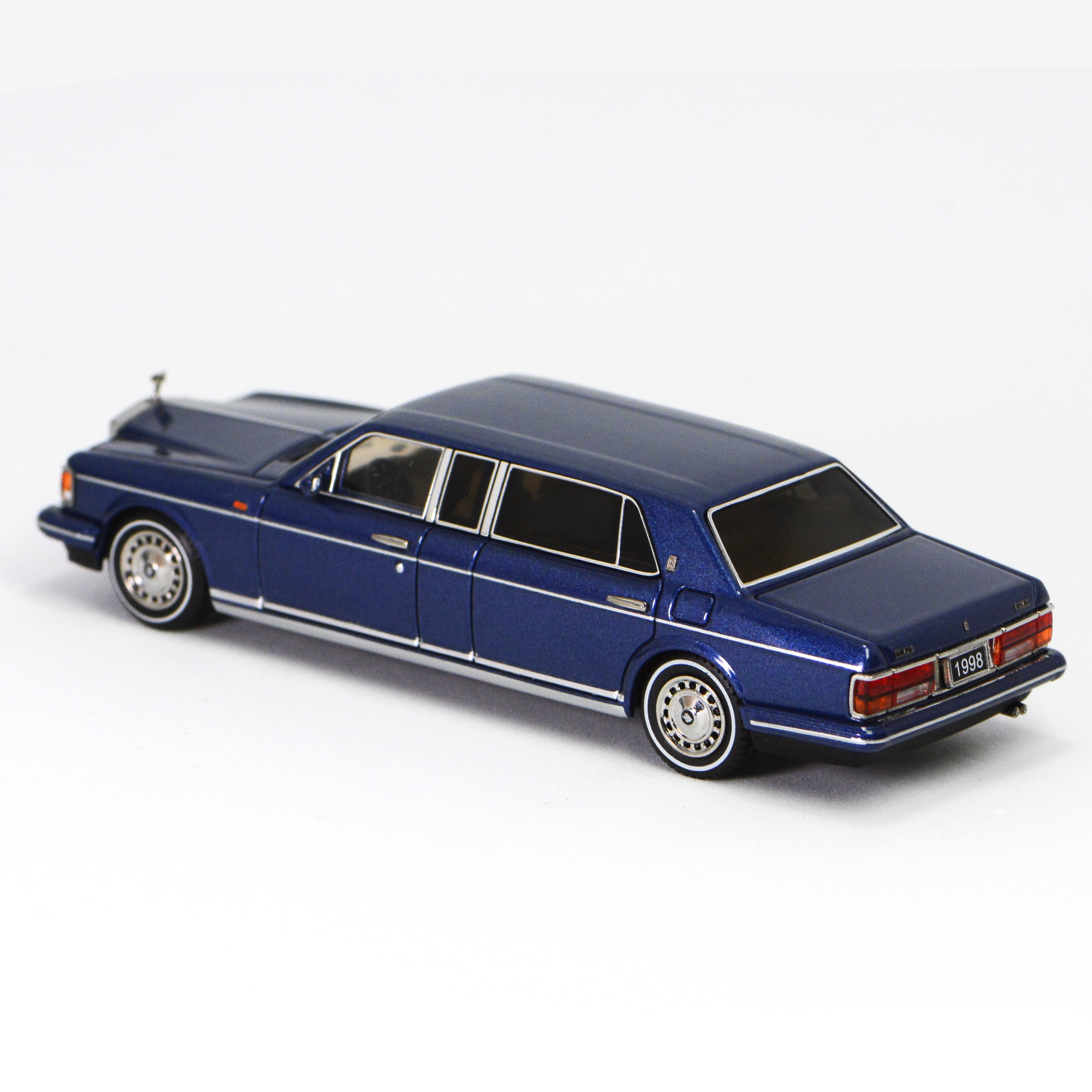 Premium scale diecast model car – *HEC 2026* Rolls-Royce Silver Spur Park Ward 1998, 1:64 Scale (Blue) Collectible
