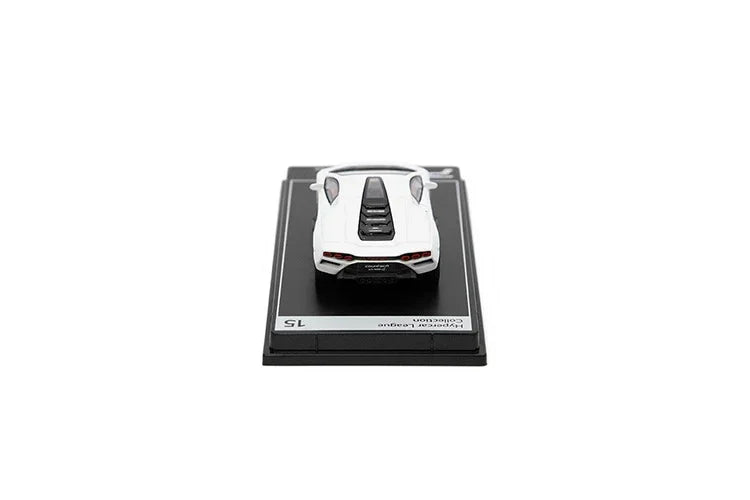 Premium scale diecast model car – Lamborghini Countach LPI 800-4, 1:64 Scale (White) Collectible