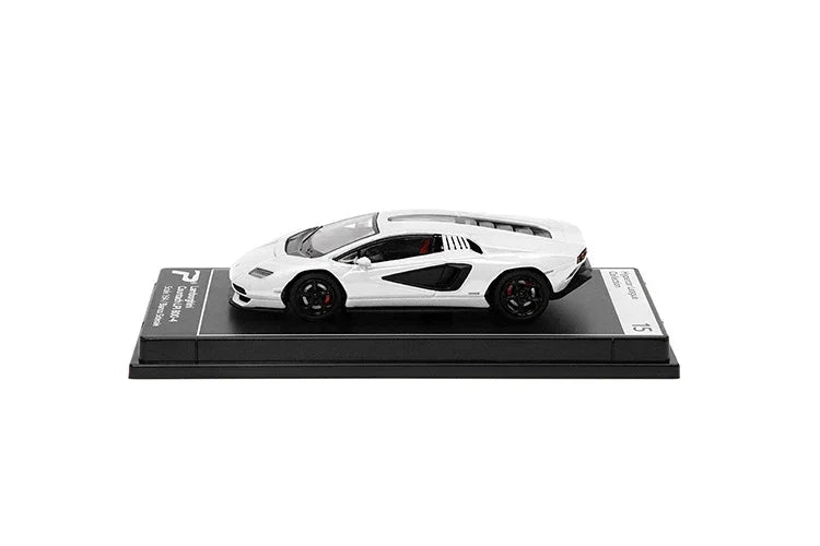 Premium scale diecast model car – Lamborghini Countach LPI 800-4, 1:64 Scale (White) Collectible