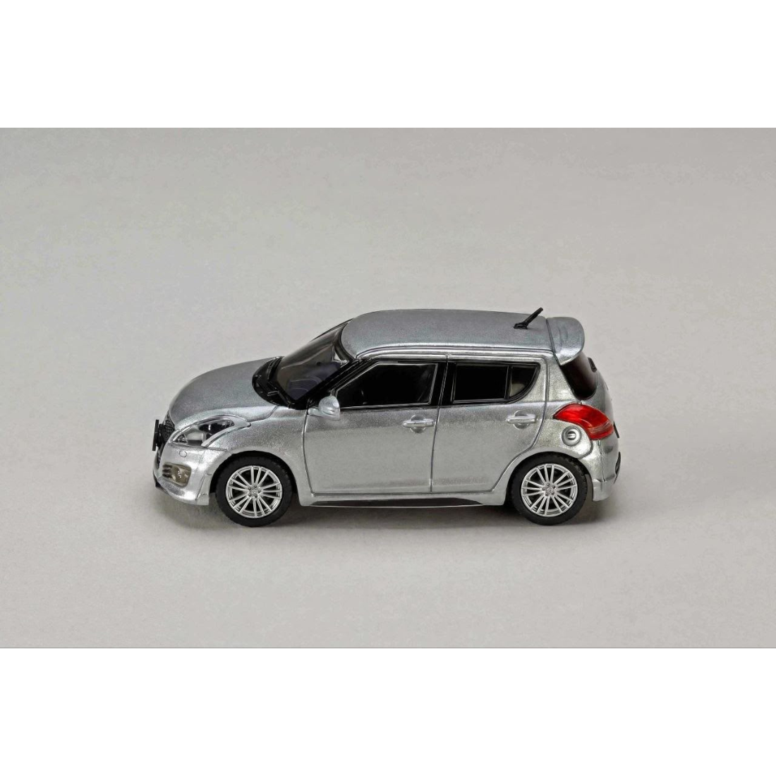 *PRE-ORDER* Swift Sport ZC32S , 1:64 Scale (Premium Silver Metallic)