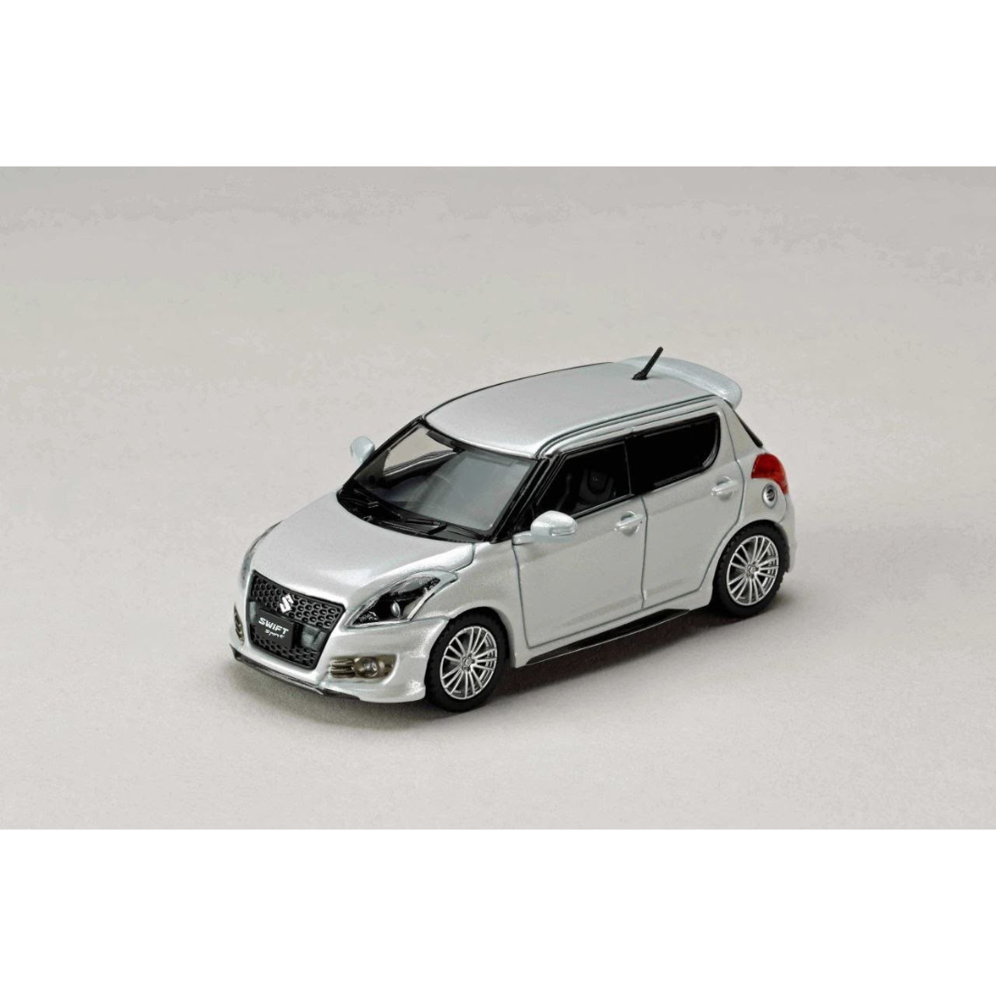 *PRE-ORDER* Swift Sport ZC32S, 1:64 Scale (Snow White Pearl)
