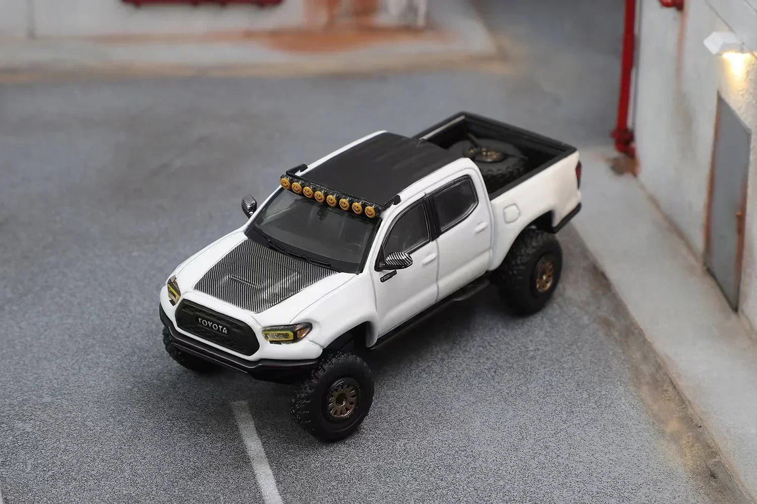 Premium scale diecast model car – Toyota Tacoma TRD Pro 2022, 1:64 Scale (White) Collectible