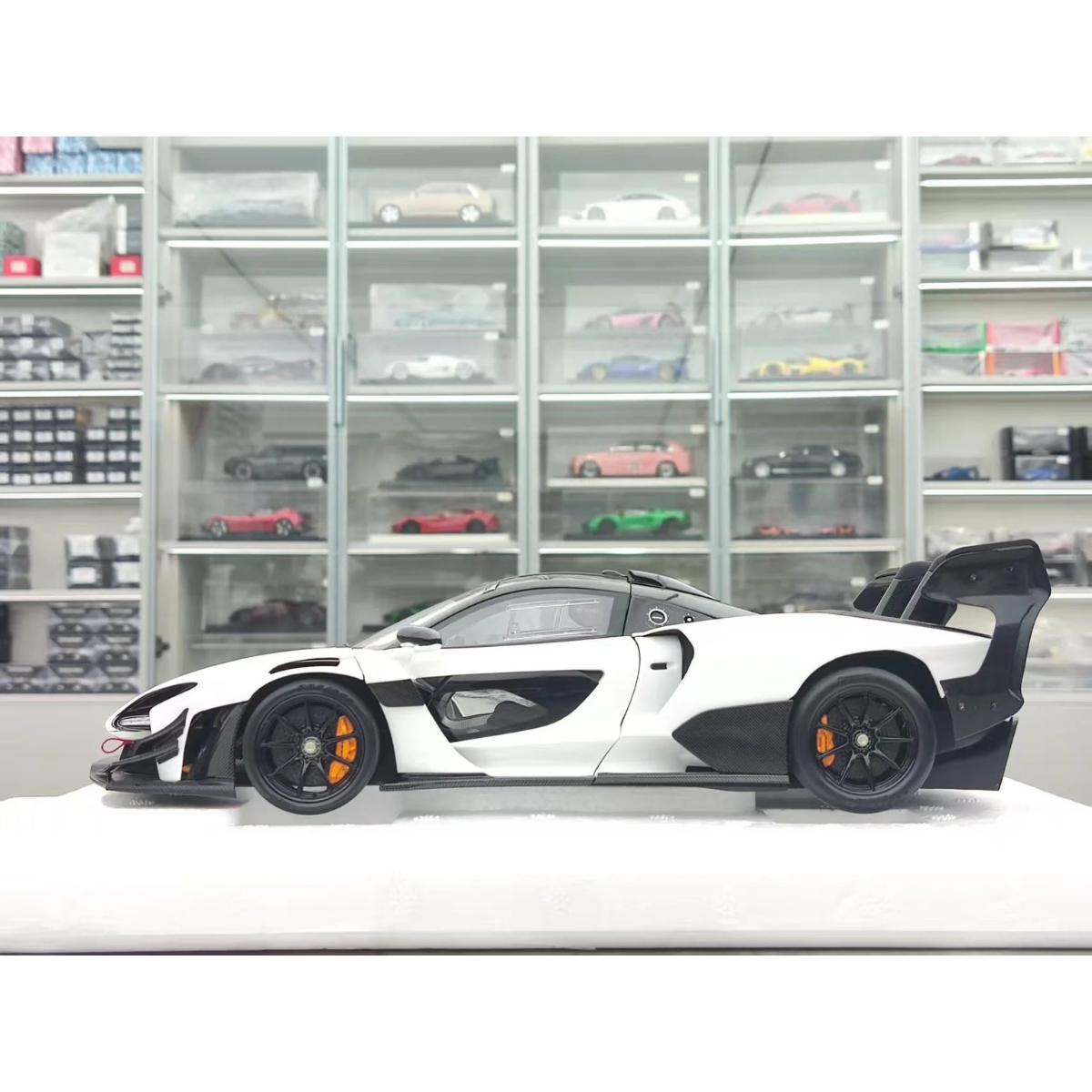 McLaren Senna GTR, 1:18 Scale (White)