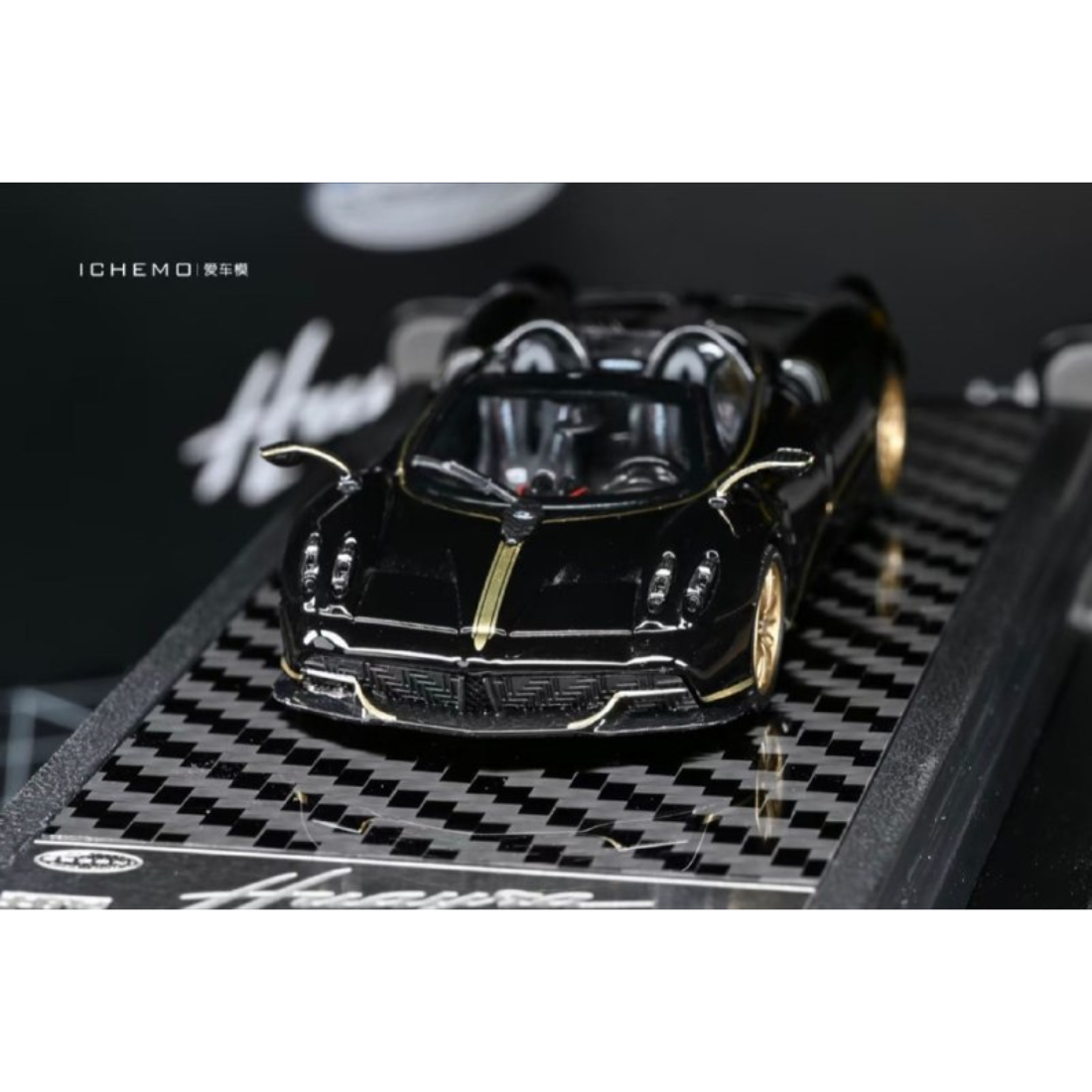 *HKTCS* Pagani Huayra Roadster, 1:64 Scale