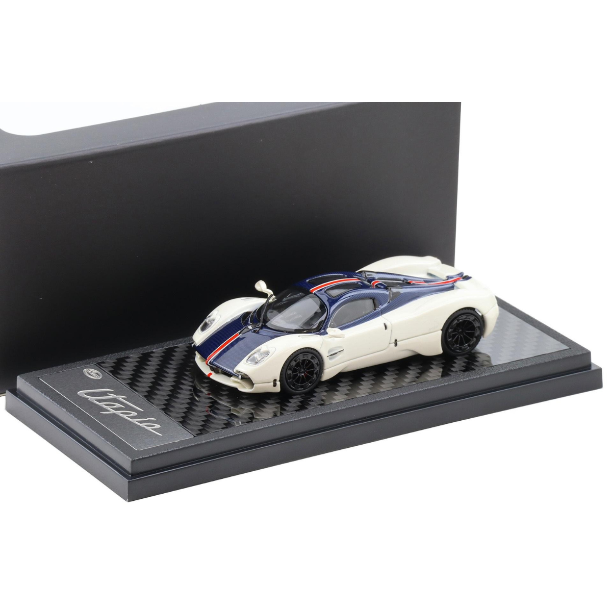 Pagani Utopia, 1:64 Scale (White with blue carbon)