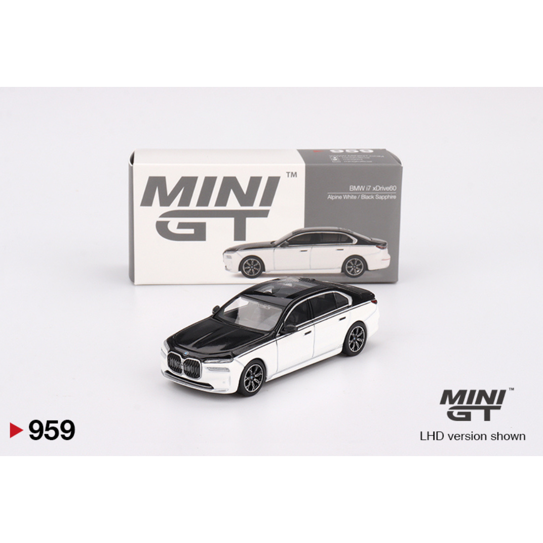 BMW i7 xDrive60 Alpine White / Black Sapphire, 1:64 Scale