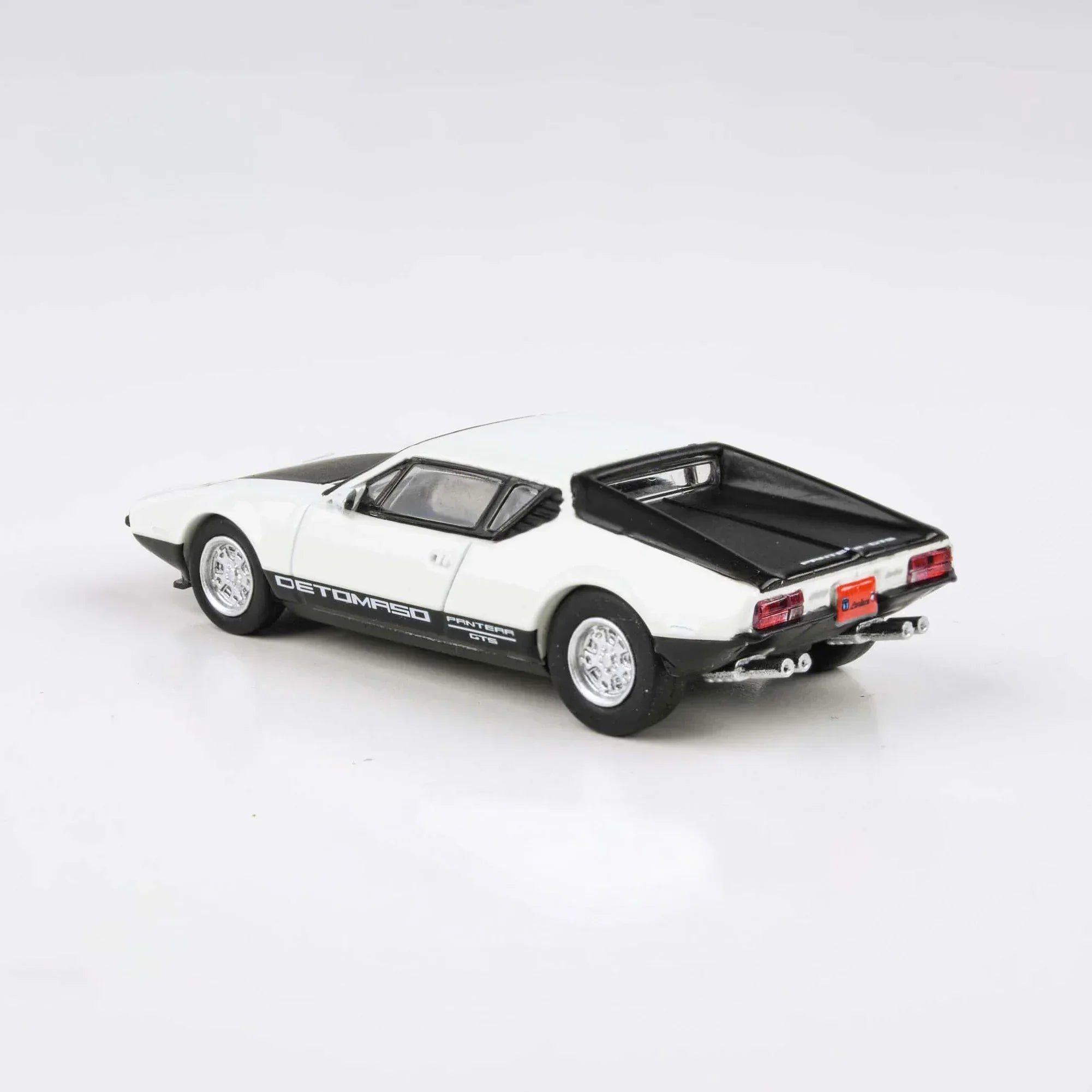 Premium scale diecast model car – De Tomaso Pantera RHD 1972, 1:64 Scale (White) Collectible