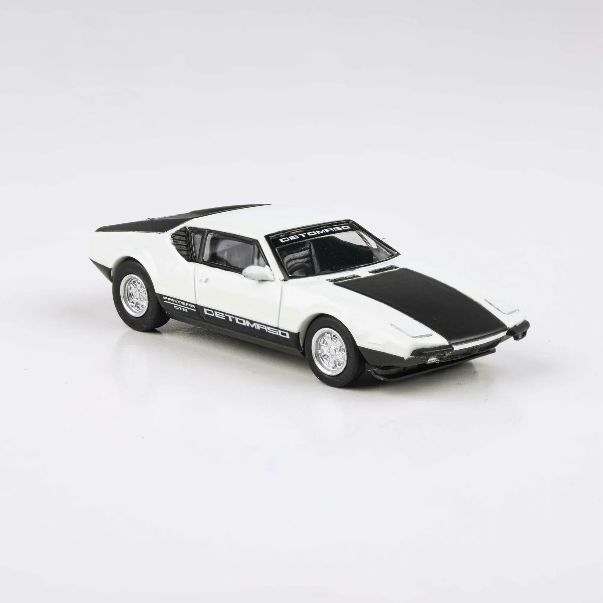 Premium scale diecast model car – De Tomaso Pantera RHD 1972, 1:64 Scale (White) Collectible