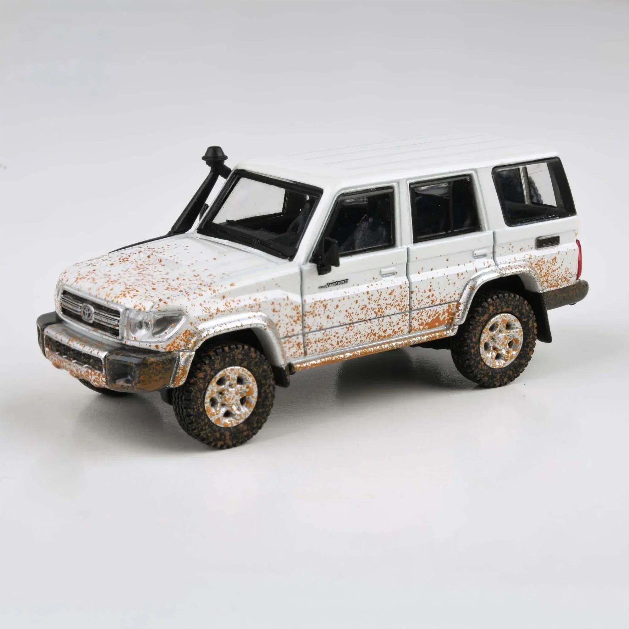 Premium scale diecast model car – Toyota Land Cruiser 76 Off Road Effect LHD, 1:64 Scale (White) Collectible