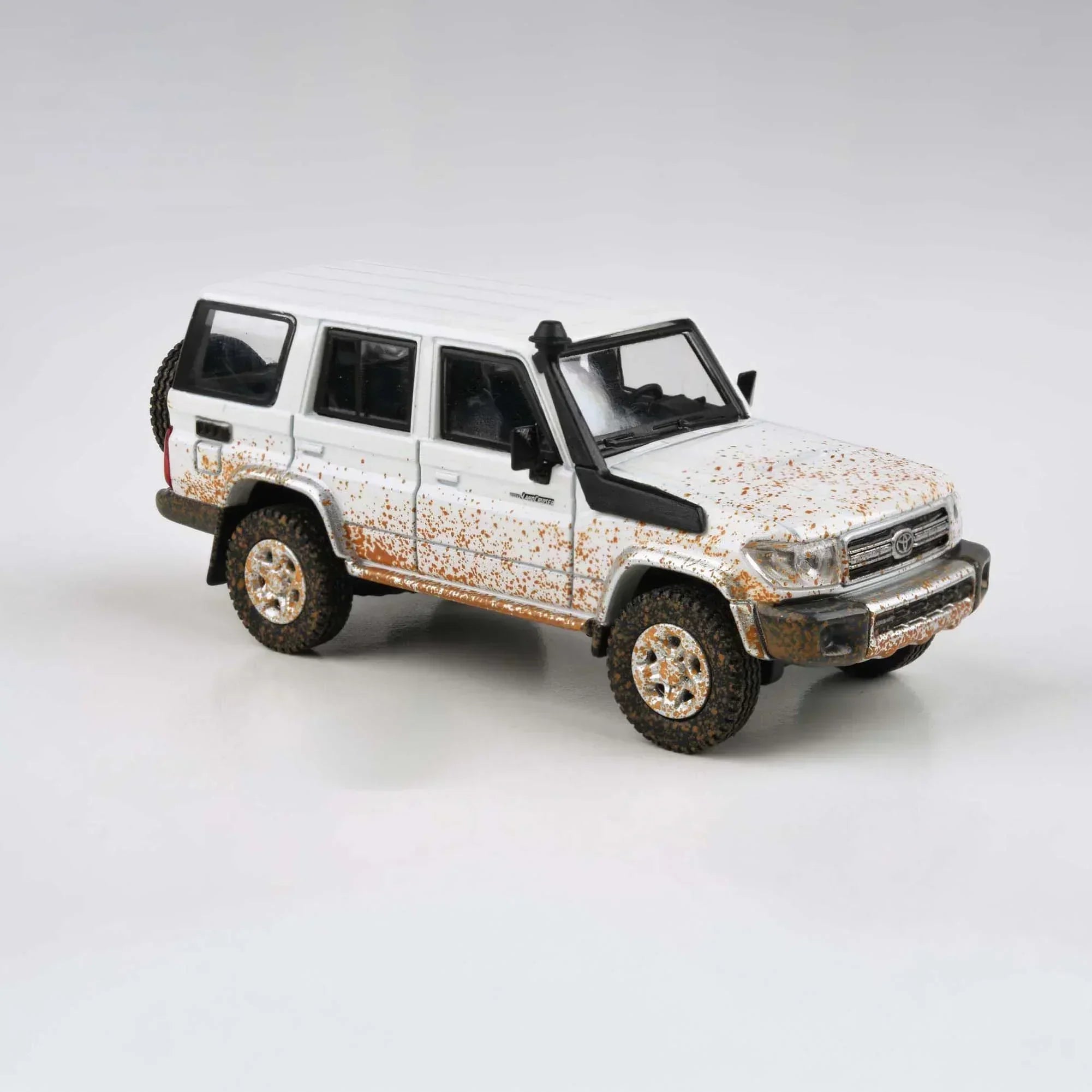 Premium scale diecast model car – Toyota Land Cruiser 76 Off Road Effect LHD, 1:64 Scale (White) Collectible