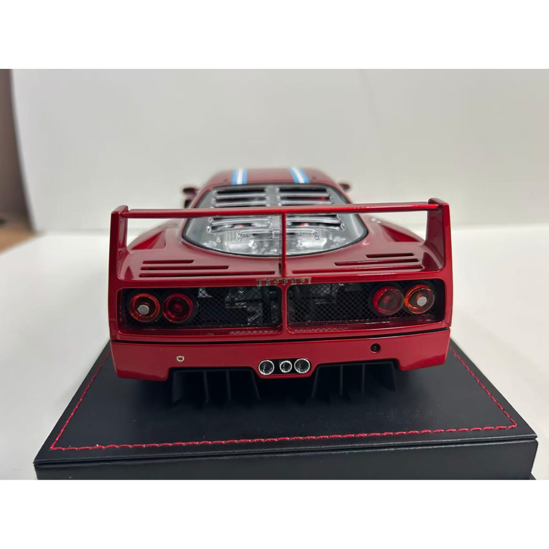 International Diecast Show The legend Asia Tour Ferrari F40 (Limited : 031/100) 2026, 1:18 Scale (Red)