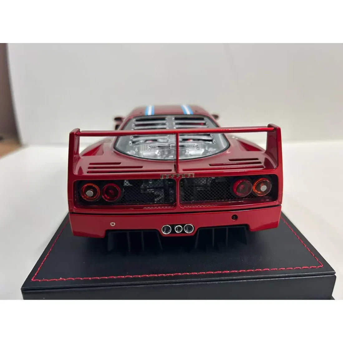 Premium scale diecast model car – International Diecast Show The legend Asia Tour Ferrari F40 (Limited 100) 2026, 1:18 Scale (Red) Collectible
