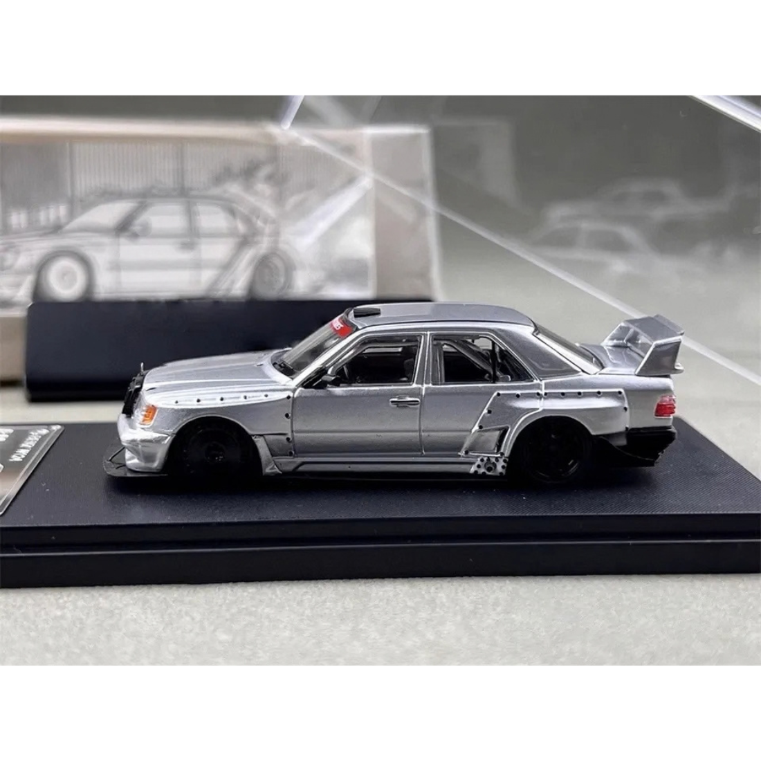 Mercedes-Benz 500 E W124, 1:64 Scale (Silver)