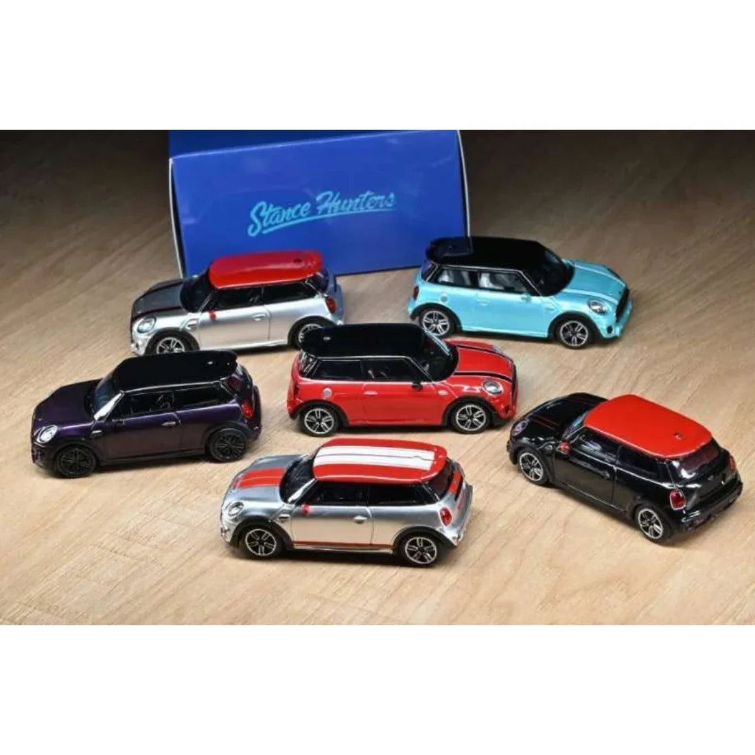 Mini Cooper Silver with Red Roof Top, 1:64 Scale