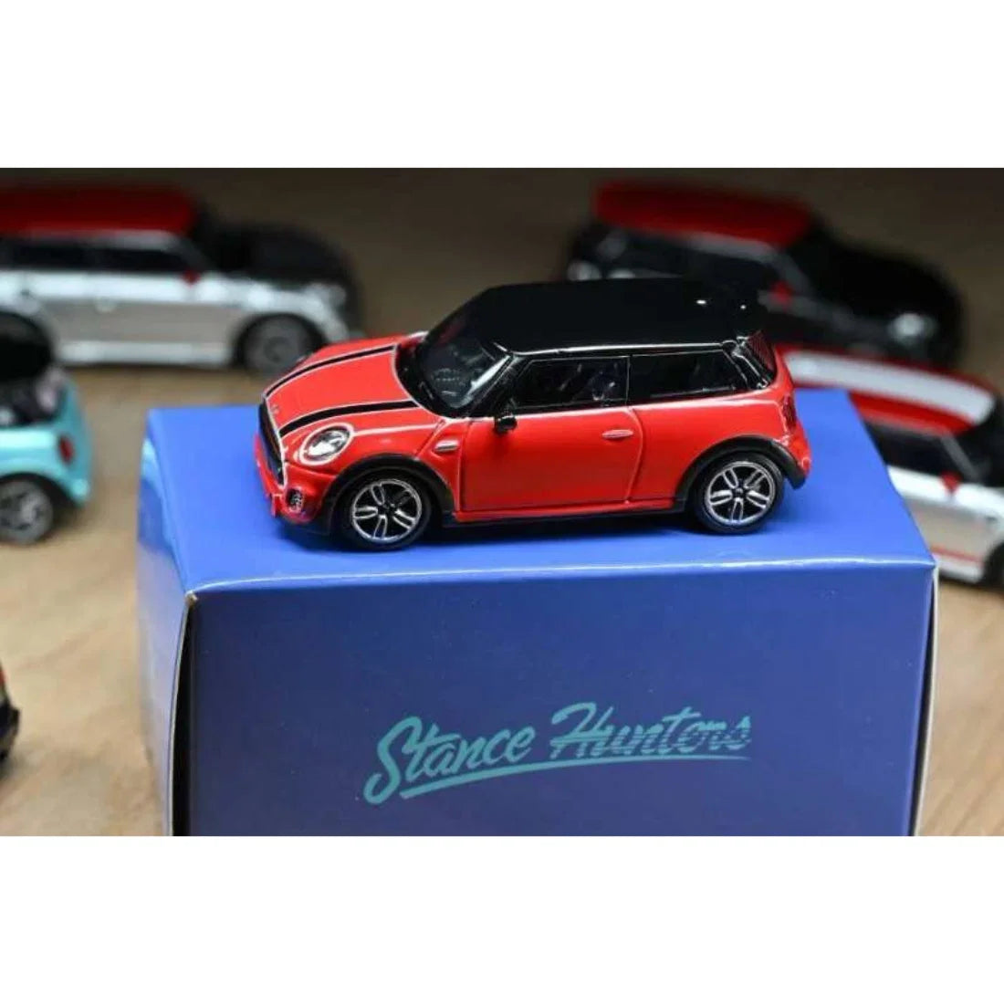 Mini Cooper Red with Black Roof Top, 1:64 Scale