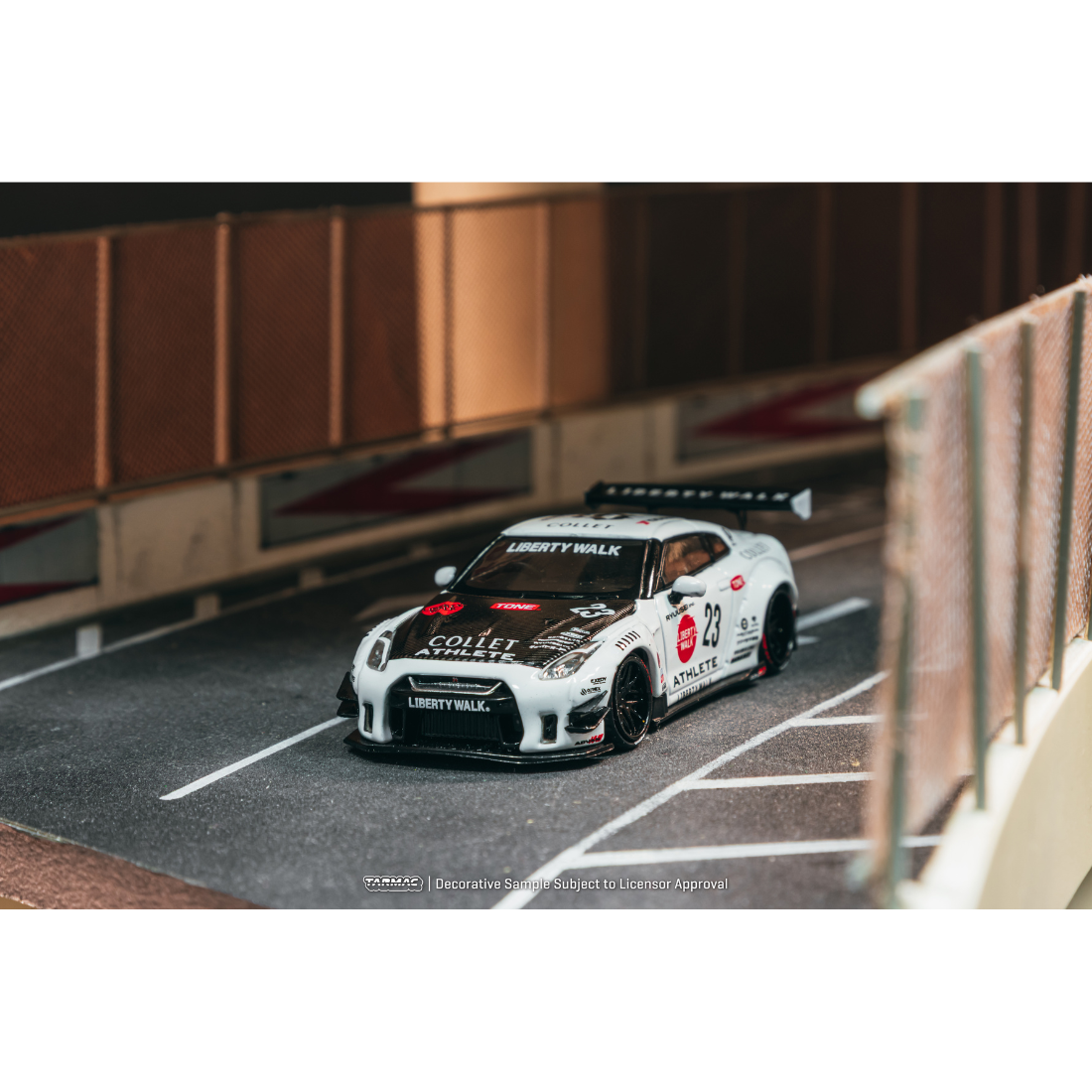 *PRE-ORDER* NISSAN GT-R R35 Type 2 With Metal Oil Can Packaging, 1:64 Scale (White)
