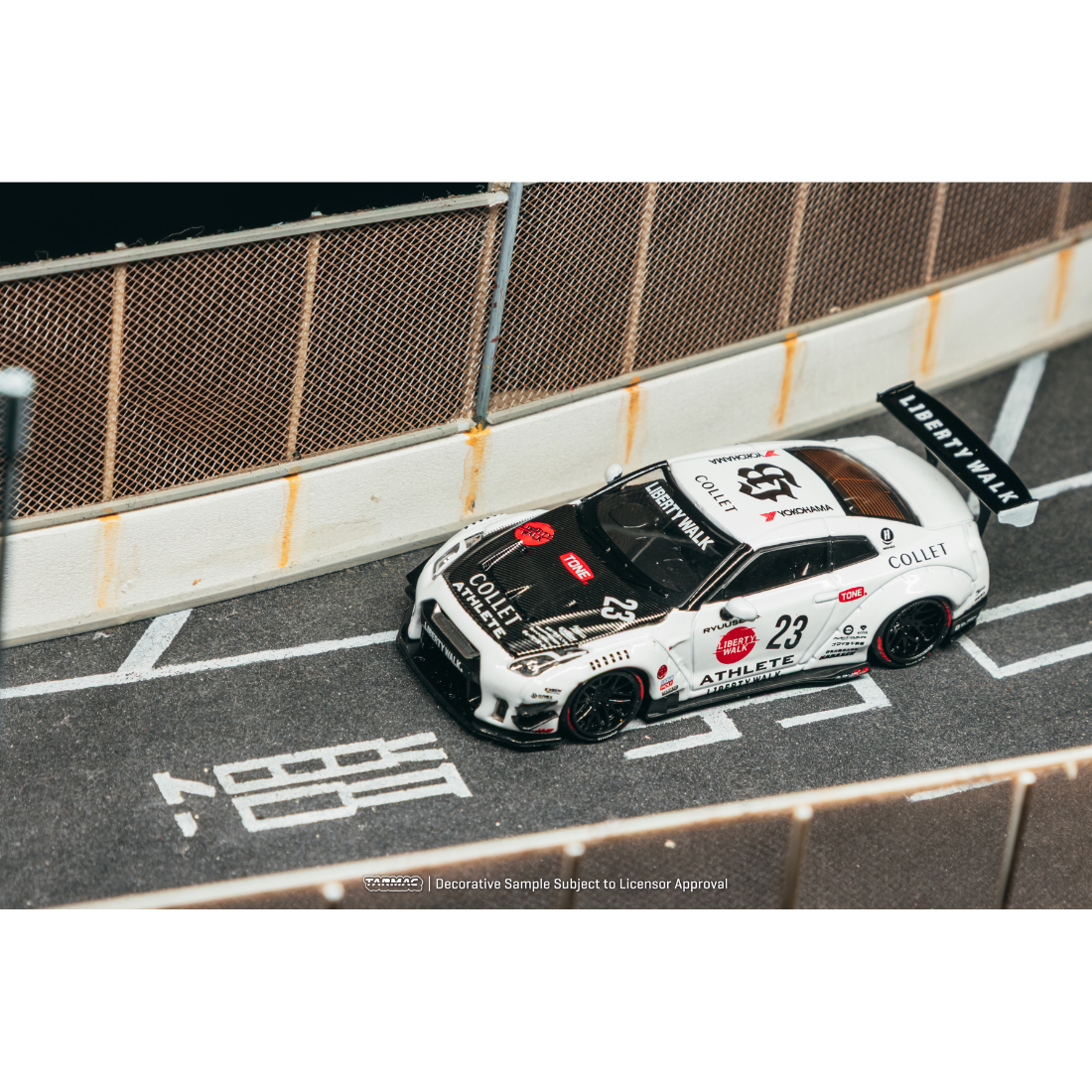 *PRE-ORDER* NISSAN GT-R R35 Type 2 With Metal Oil Can Packaging, 1:64 Scale (White)