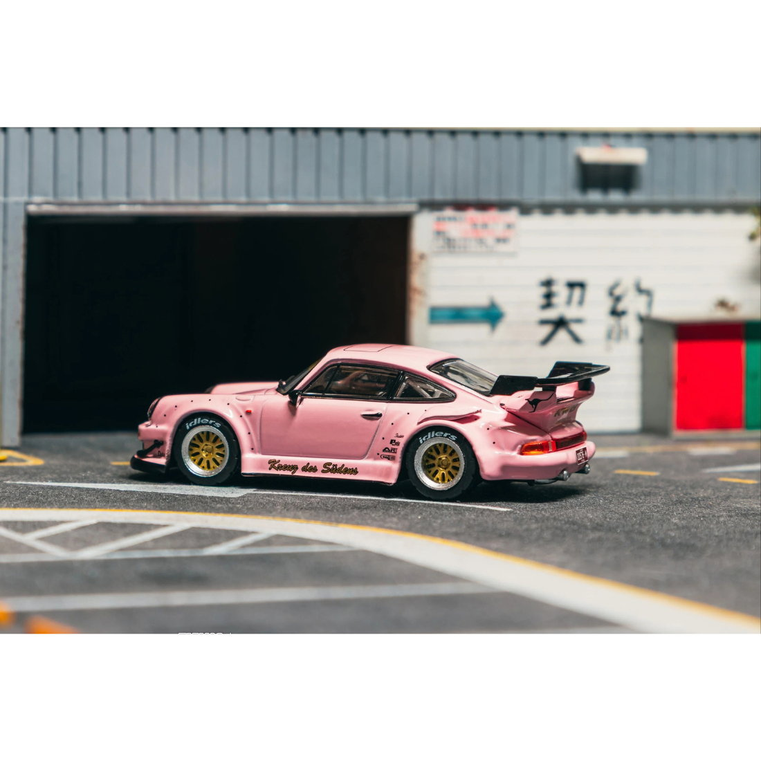 RWB 930 Southern Cross, 1:64 Scale
