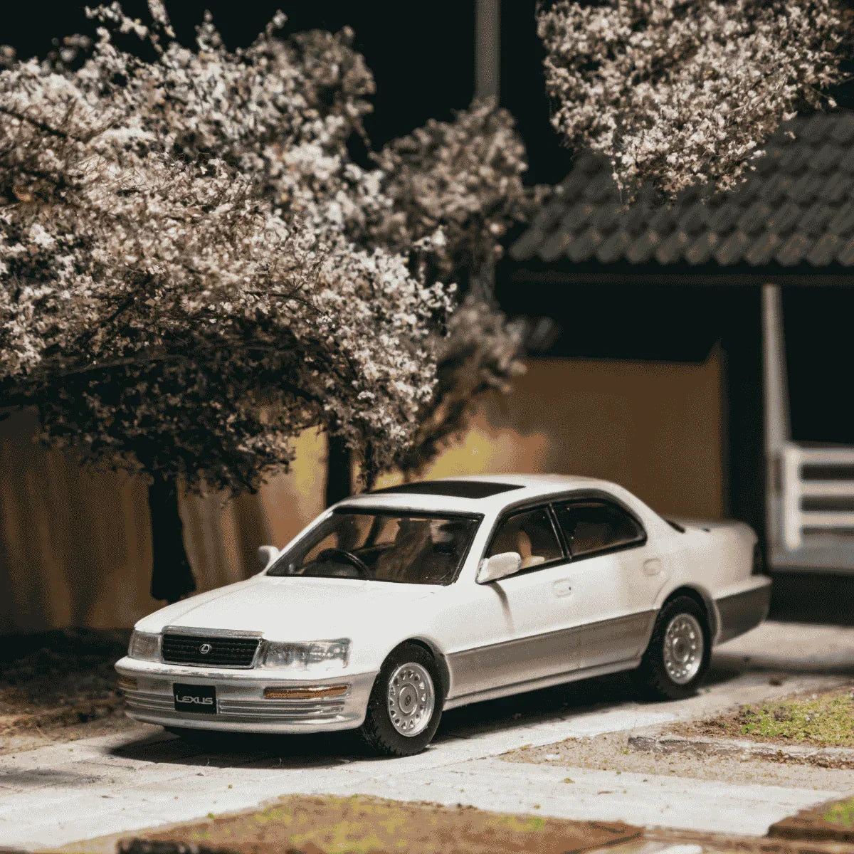 Premium scale diecast model car – *PRE-ORDER* Lexus LS400 (UCF10) Chance of Chase Car, 1:64 Scale (Pearl White) Collectible