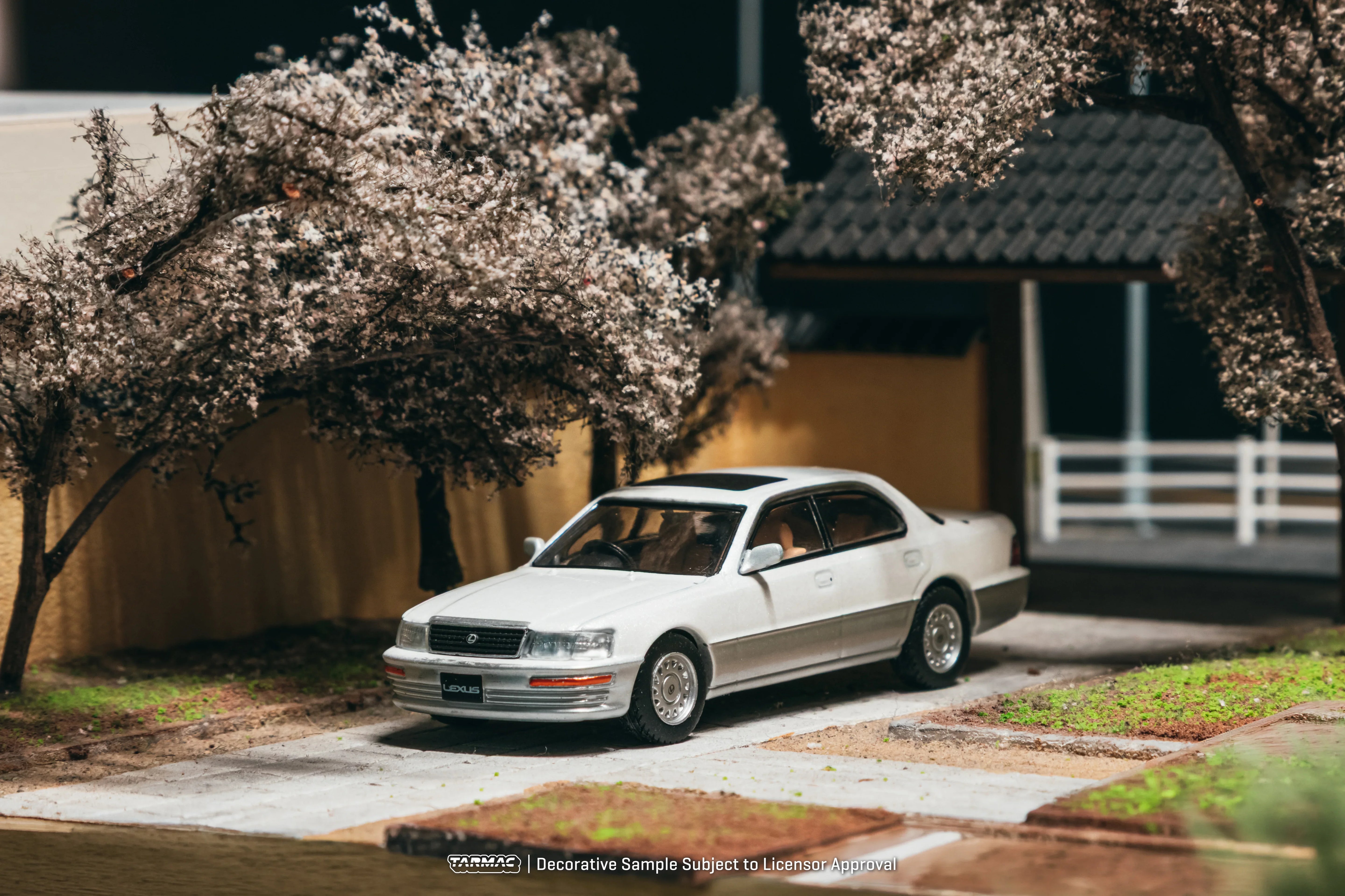 *PRE-ORDER* Lexus LS400 (UCF10) Chance of Chase Car (Blister Pack), 1:64 Scale (Pearl White)
