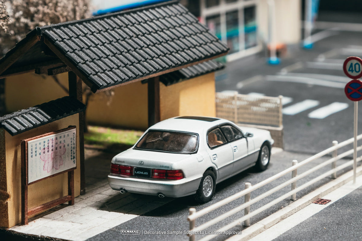 Premium scale diecast model car – *PRE-ORDER* Lexus LS400 (UCF10) Chance of Chase Car (Blister Pack), 1:64 Scale (Pearl White) Collectible