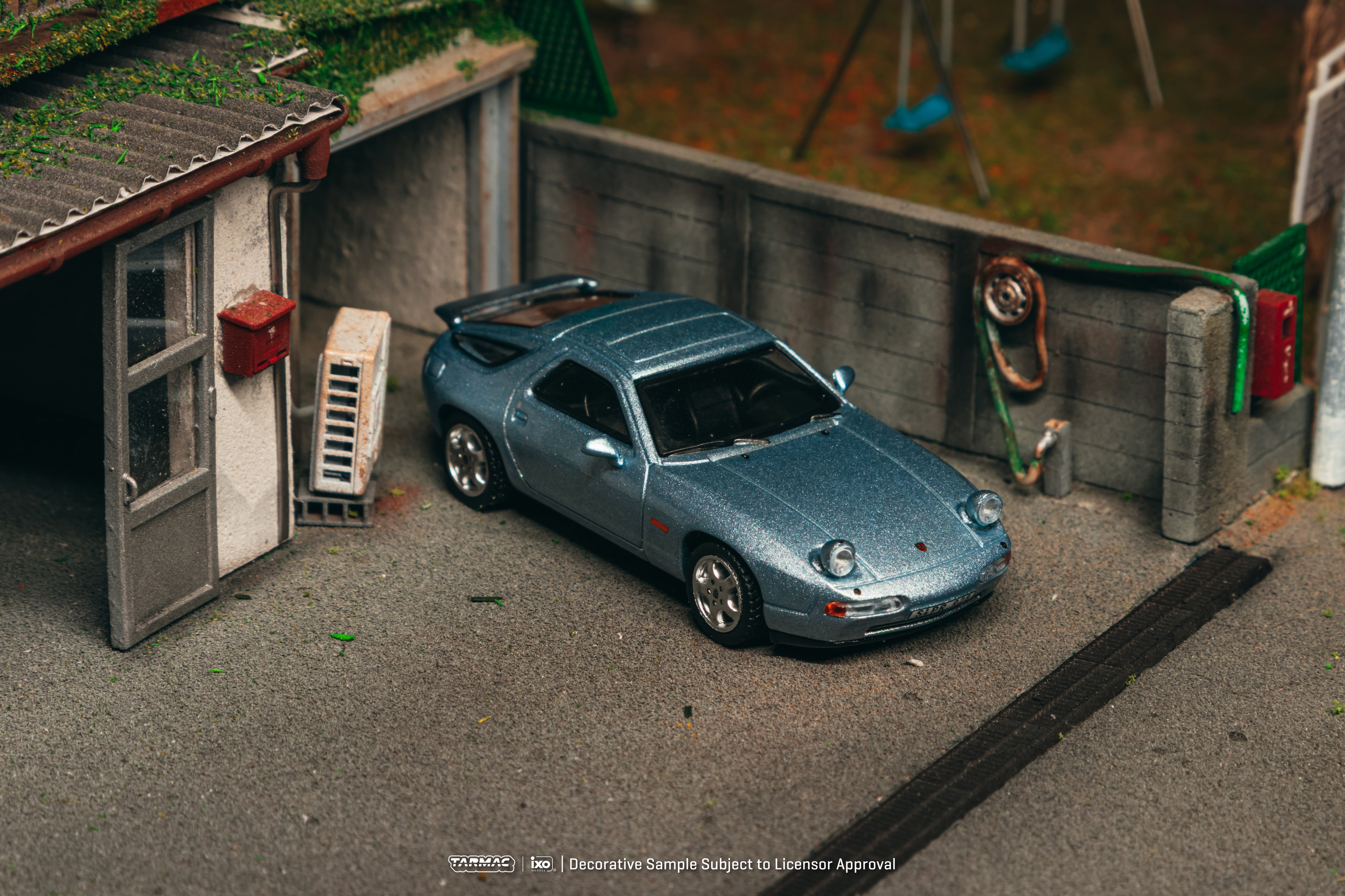 *PRE-ORDER* X iXO Models Porsche 928 GTS Chance of Chase Car with Closed Head-Light, 1:64 Scale (Blue Metallic)