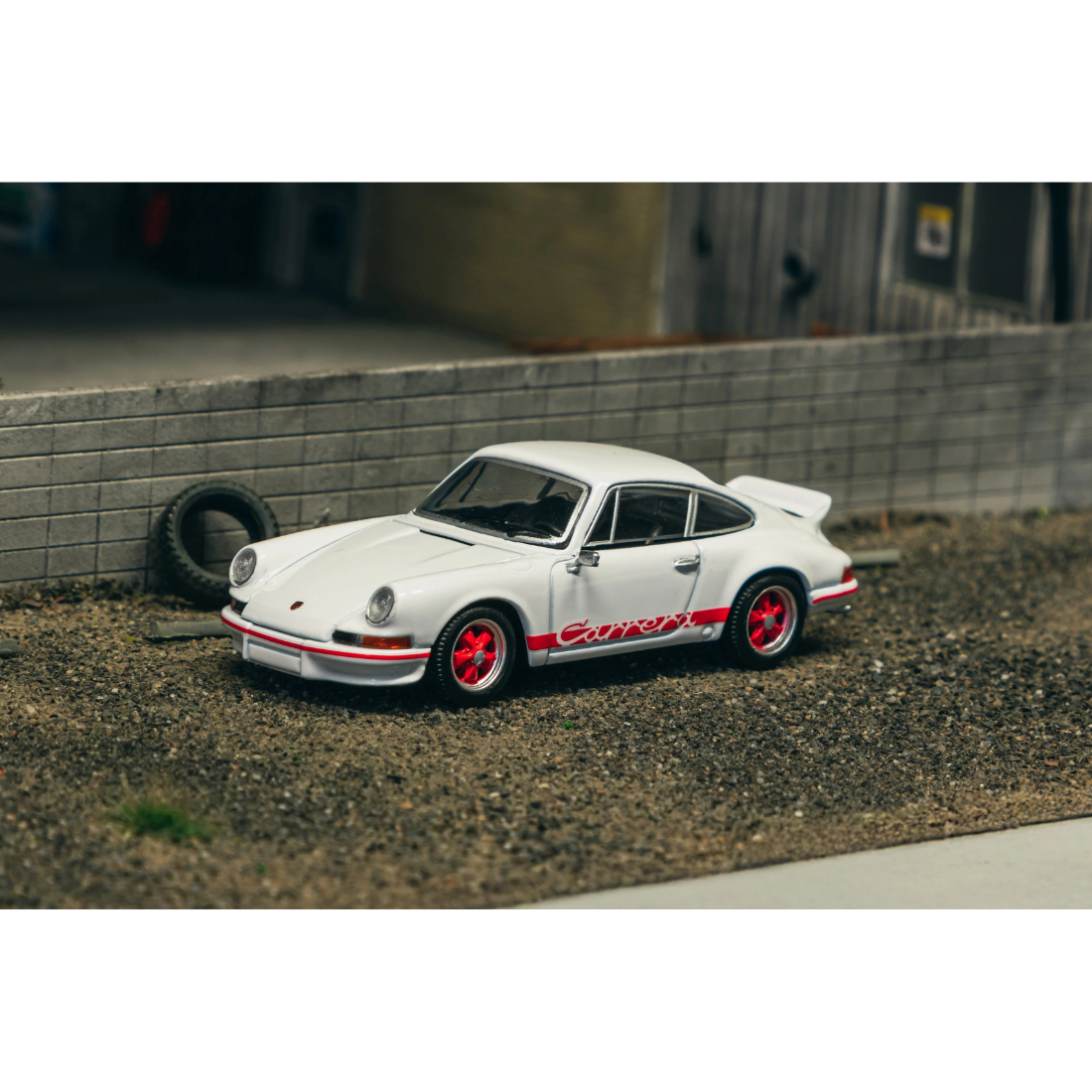 Porsche 911 Carrera RS 2.7 Lightweight, 1:64 Scale (White)