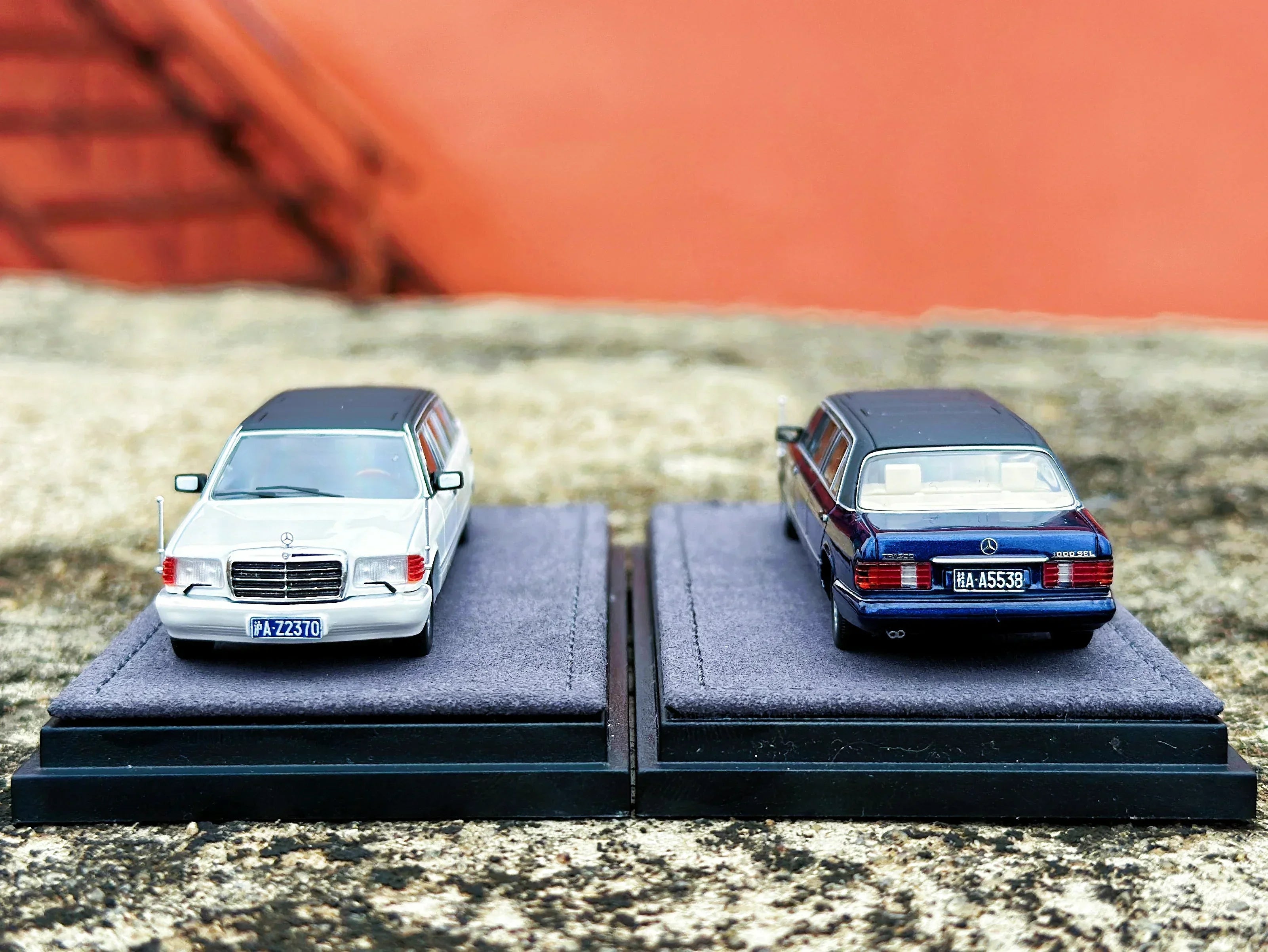Premium scale diecast model car – *HEC 2026* Mercedes S-Class W126 44" Limosine Trasco 1000SEL, 1:64 Scale (White) Collectible