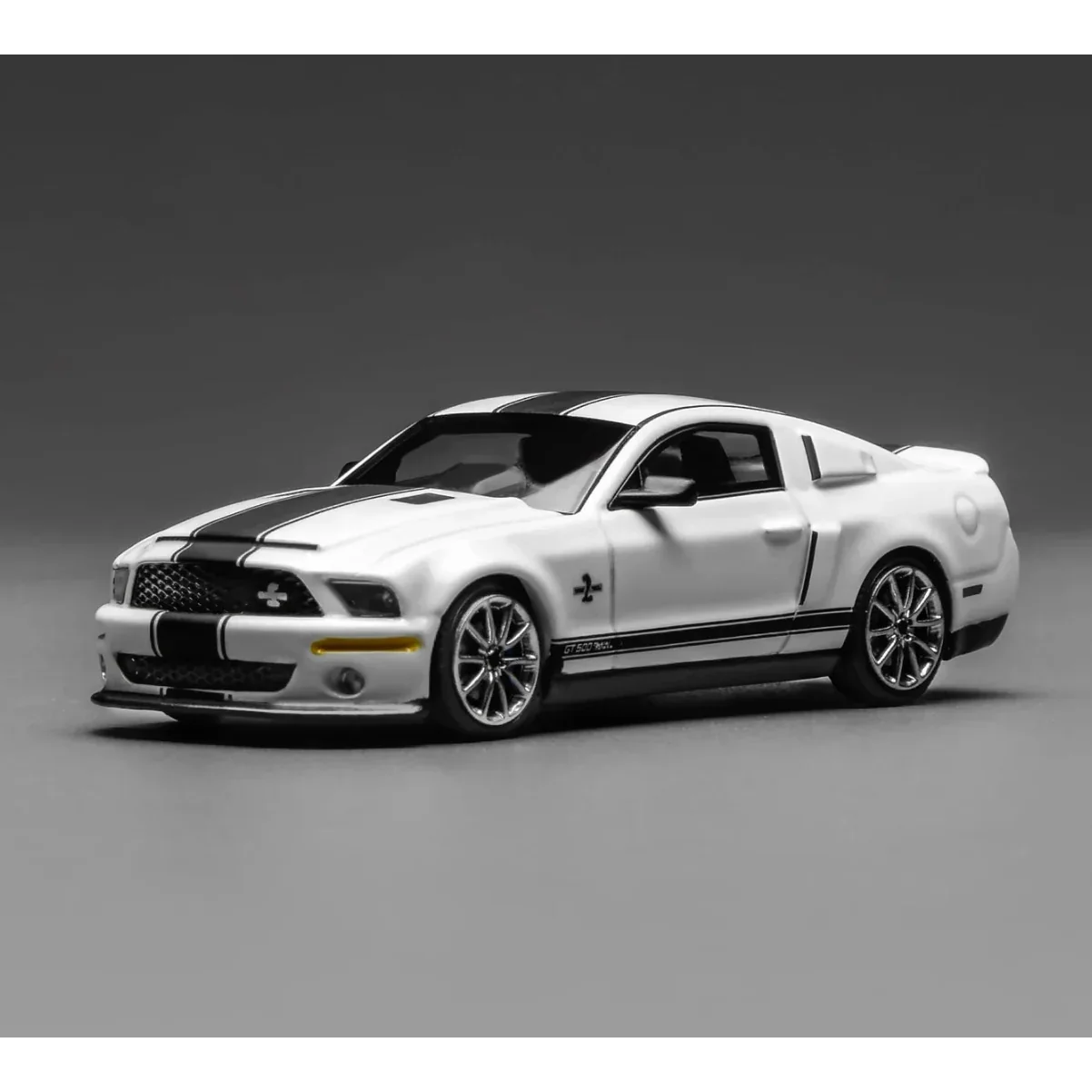 Premium scale diecast model car – Ford Mustang Shelby GT500 Super Snake 2007, 1:64 Scale (White) Collectible