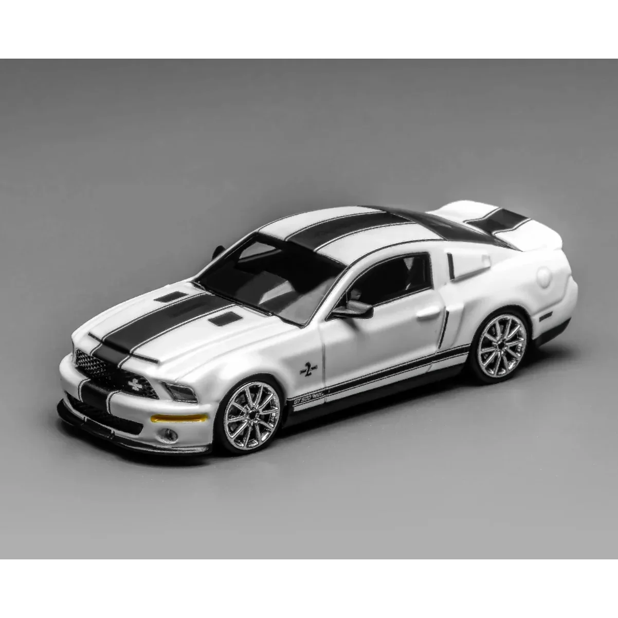 Premium scale diecast model car – Ford Mustang Shelby GT500 Super Snake 2007, 1:64 Scale (White) Collectible