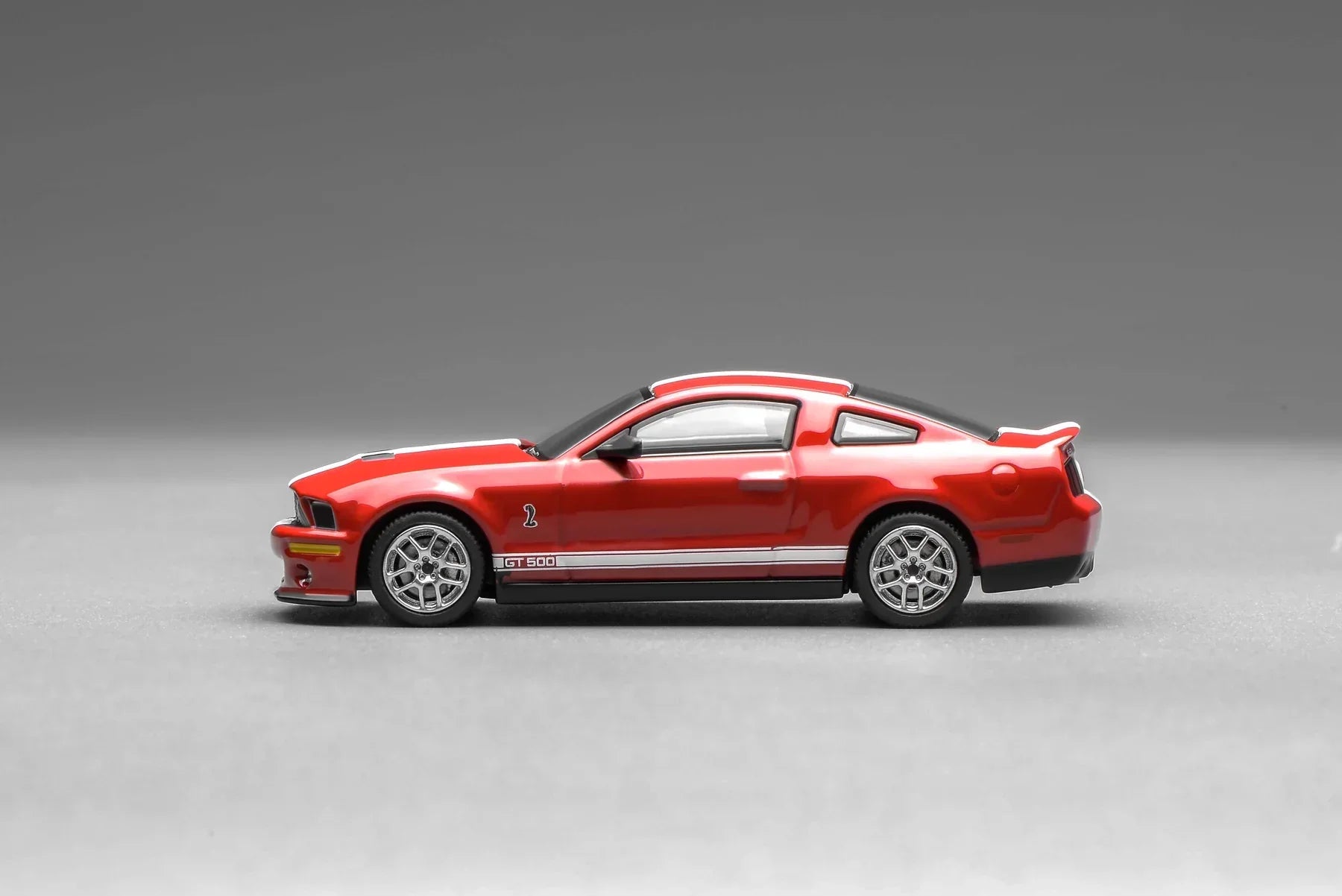 Premium scale diecast model car – Ford Mustang Shelby GT500 2007, 1:64 Scale (Red) Collectible