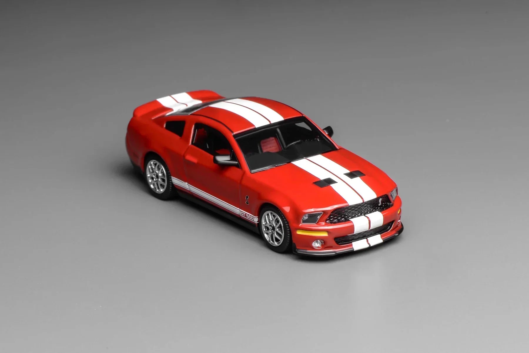 Premium scale diecast model car – Ford Mustang Shelby GT500 2007, 1:64 Scale (Red) Collectible