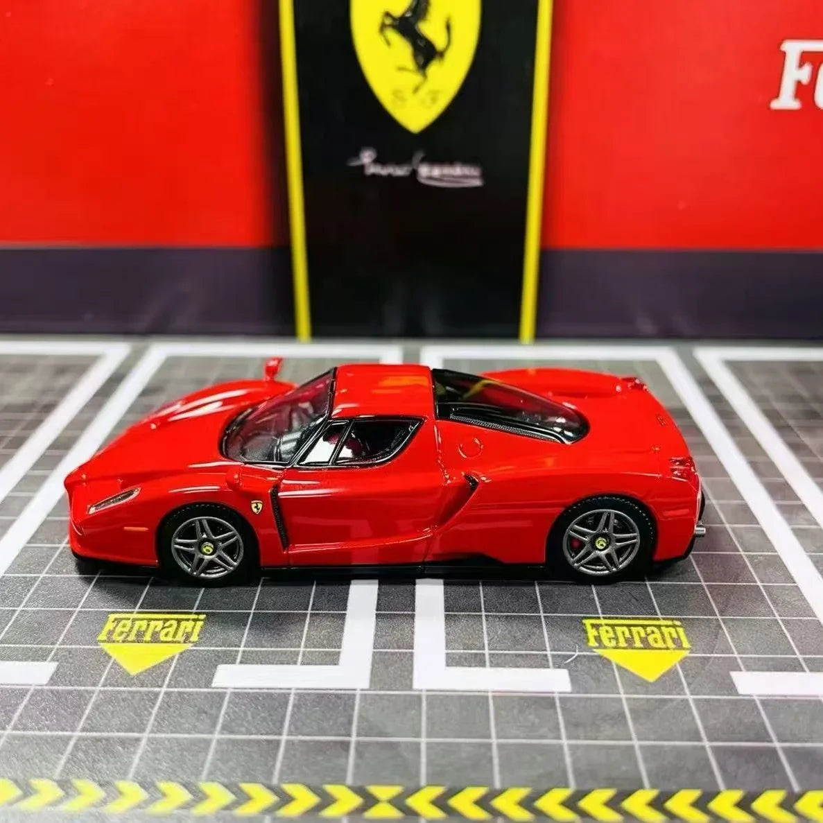 Premium scale diecast model car – *PRE-ORDER* Ferrari Enzo (Visible Engine) Rosso Corsa, 1:64 Scale Collectible
