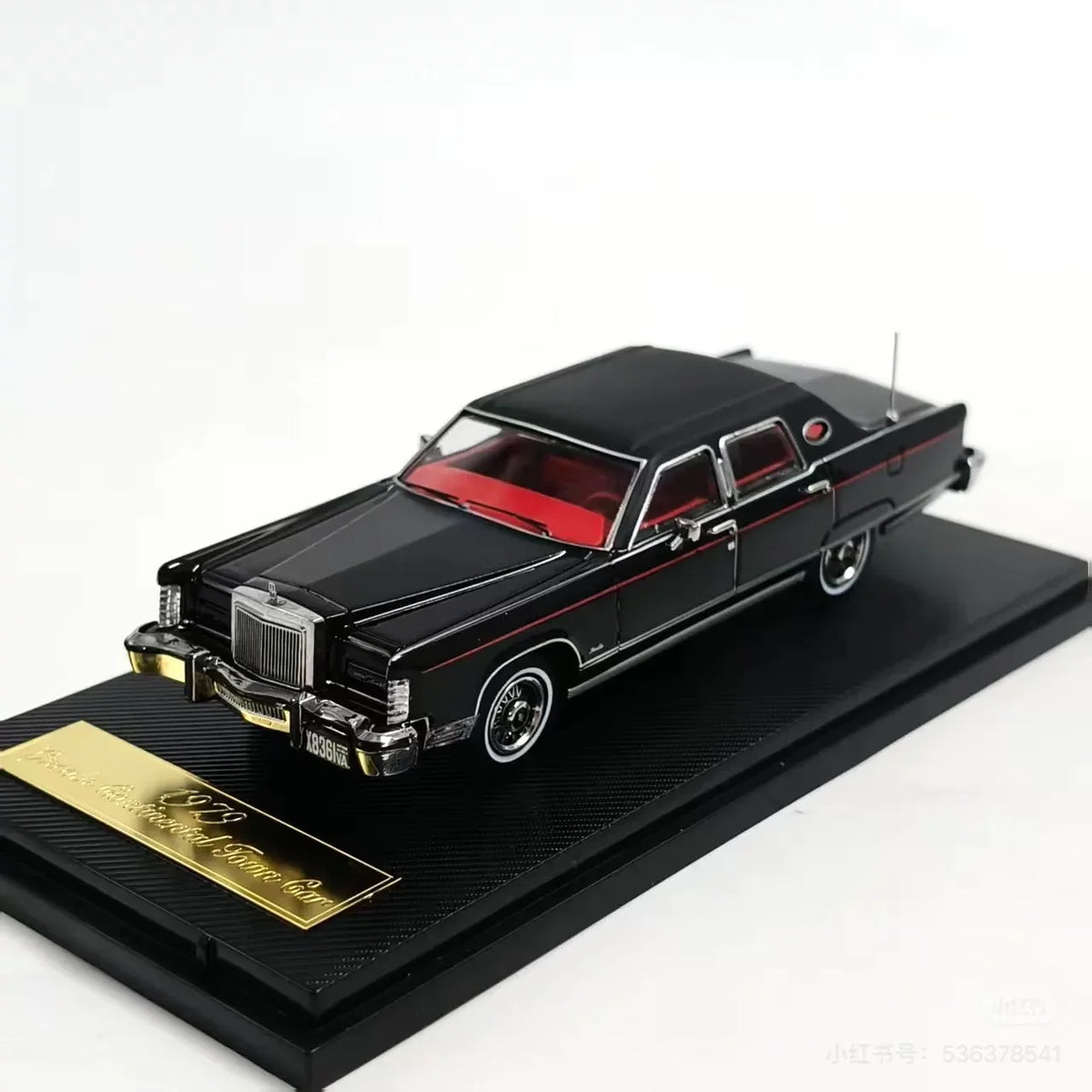 *PRE-ORDER* Lincoln Continental 1979 Town Car (Limited to 999pcs), 1:64 Scale