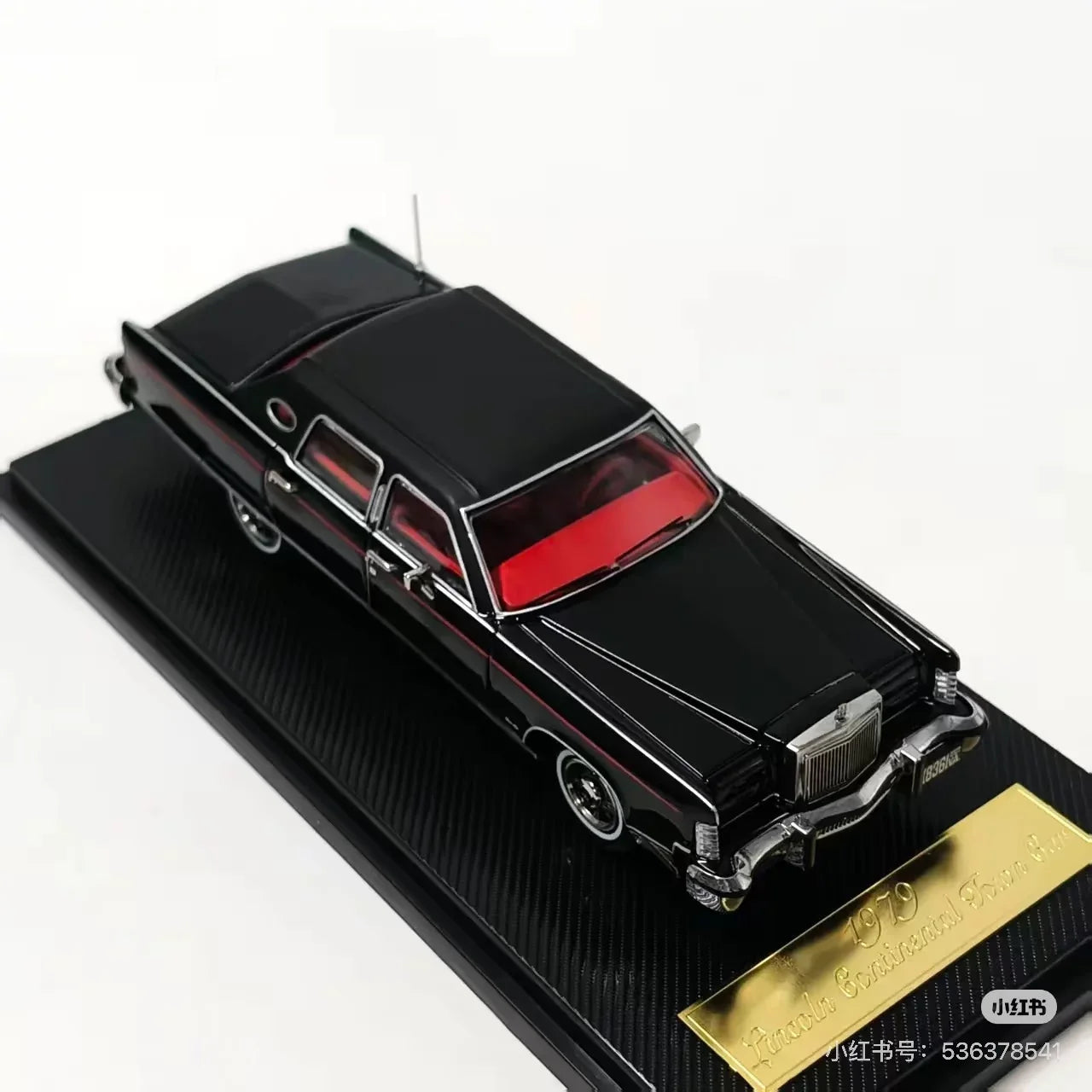 *PRE-ORDER* Lincoln Continental 1979 Town Car (Limited to 999pcs), 1:64 Scale