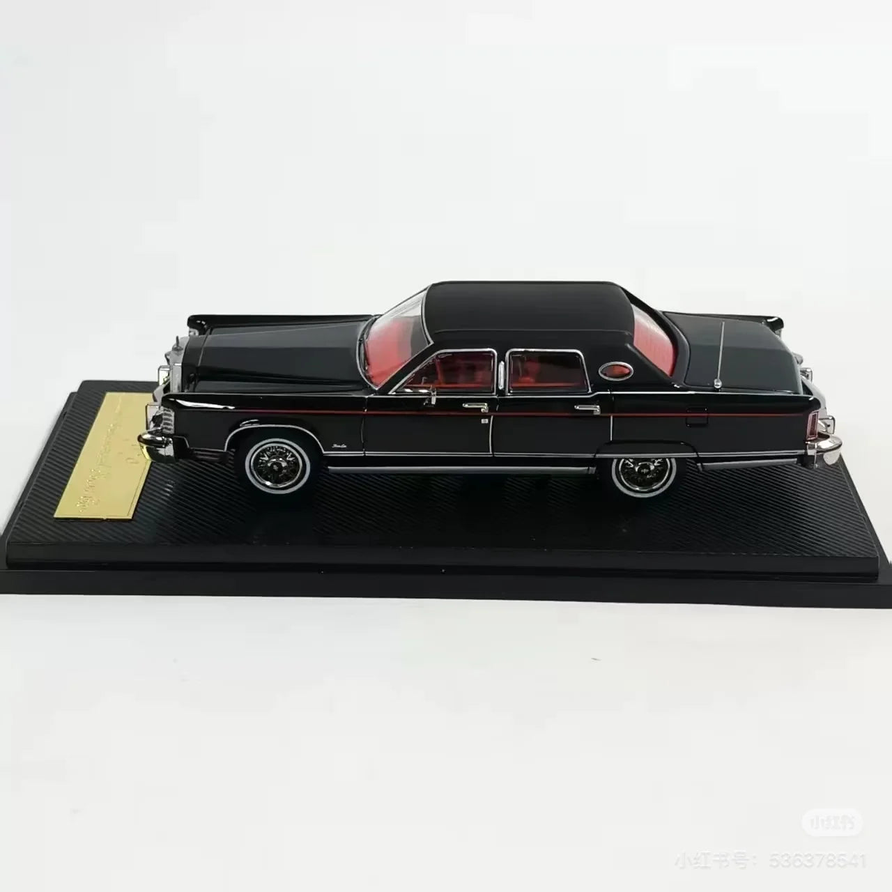 *PRE-ORDER* Lincoln Continental 1979 Town Car (Limited to 999pcs), 1:64 Scale