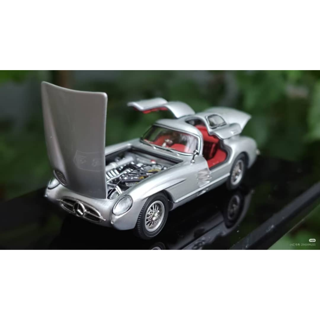 *PRE-ORDER* Mercedes-Benz 300 SLR Uhlenhaut Coupé (W196S) Silver with Red Interior (Openable Doors, Hood & Visible Engine), 1:64 Scale