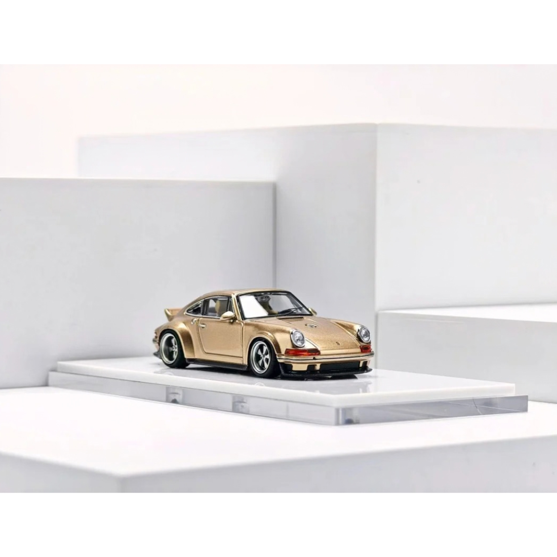 Porsche Singer DLS, 1:64 Scale (Vintage Champagne Gold)