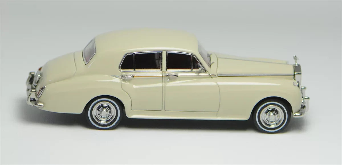 Premium scale diecast model car – Rolls Royce Silver Cloud 1955, 1:64 Scale (Ivory) Collectible
