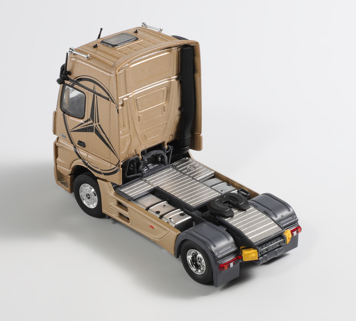 *PRE-ORDER* Mercedes-Benz Actros 2 Golden, 1:64 Scale