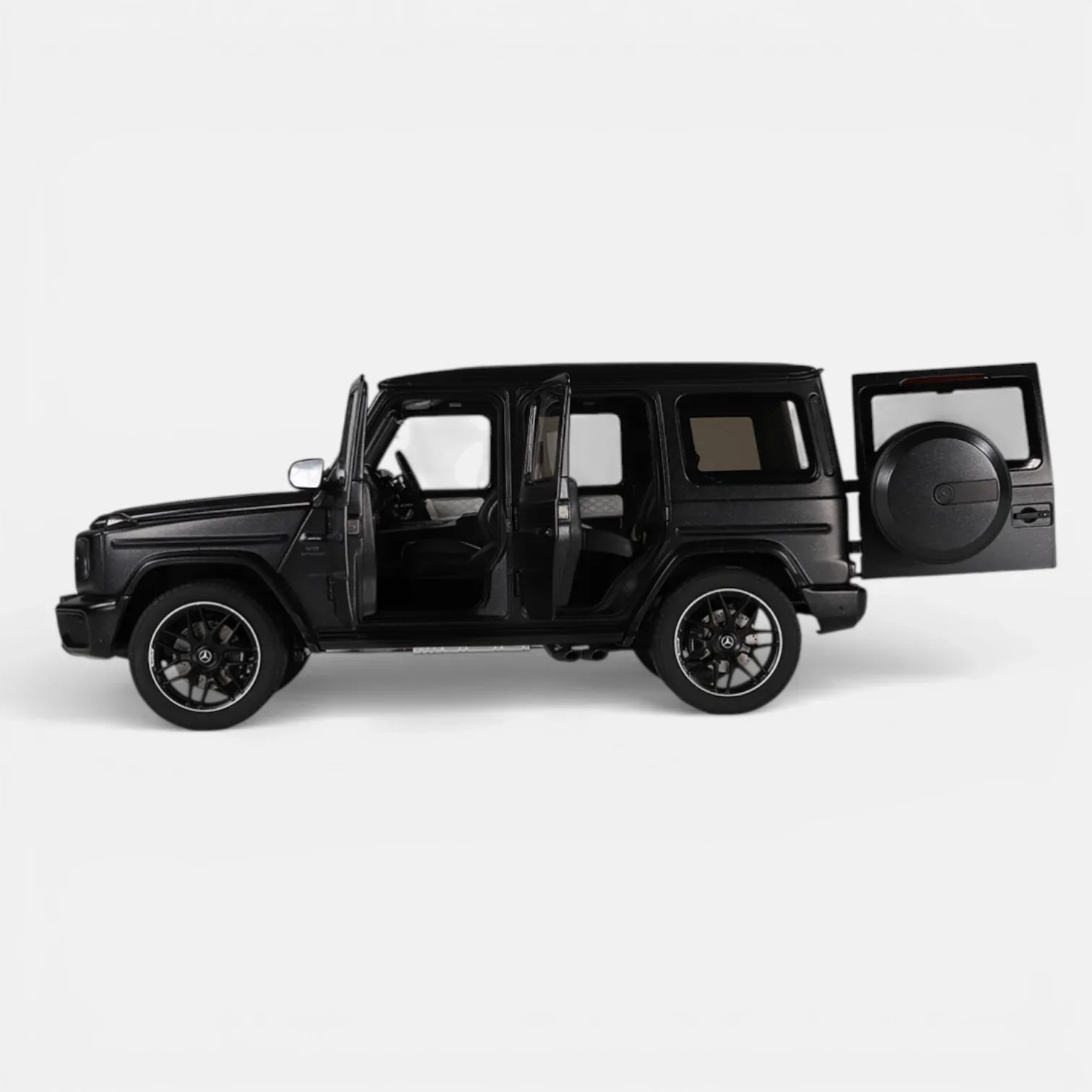 Premium scale diecast model car – Mercedes-AMG G 63 W465, 1:18 Scale (Nightblack Magno) Collectible