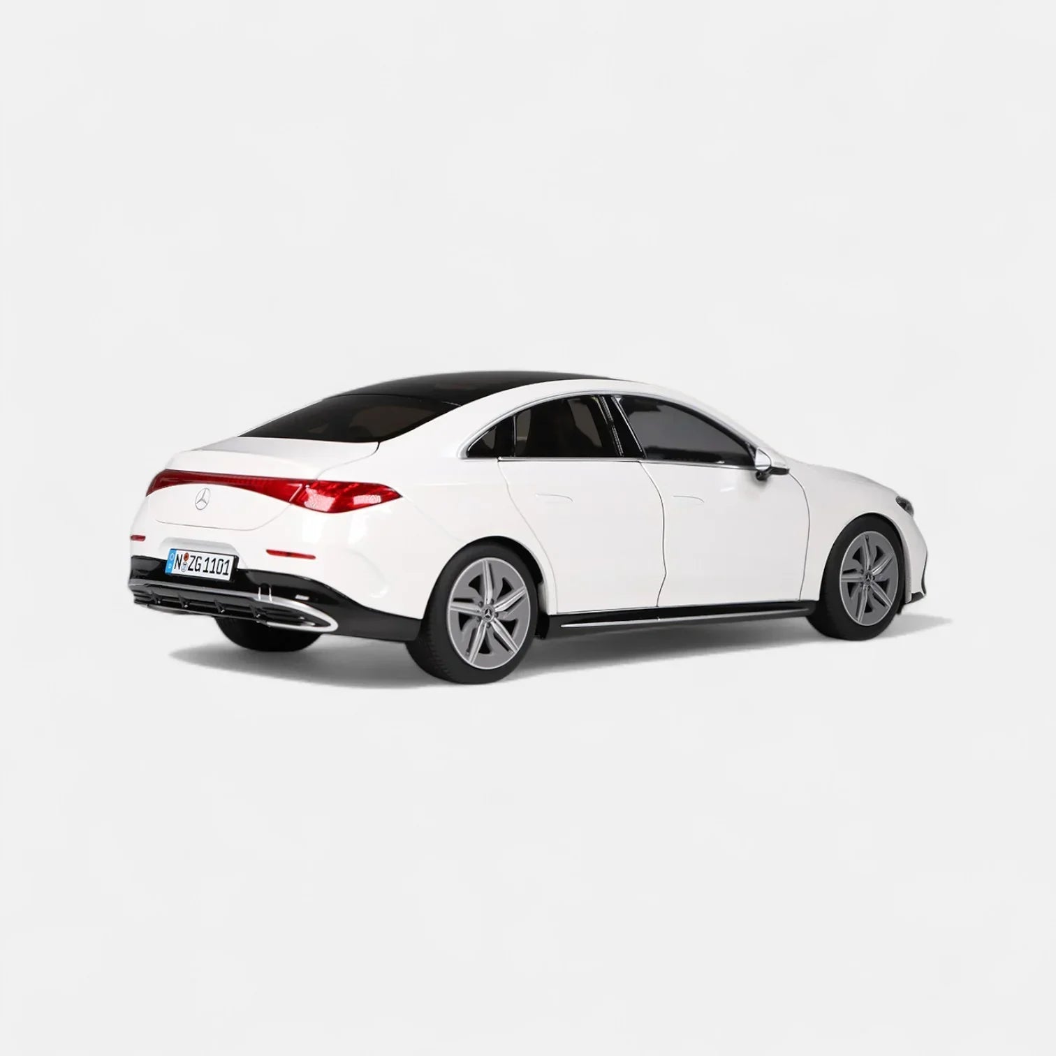Premium scale diecast model car – Mercedes-Benz CLA Coupé, 1:18 Scale (Polar White) Collectible