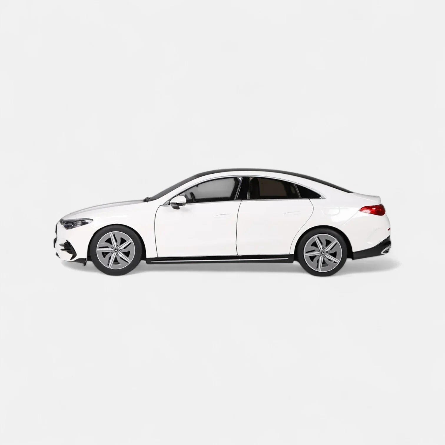 Premium scale diecast model car – Mercedes-Benz CLA Coupé, 1:18 Scale (Polar White) Collectible
