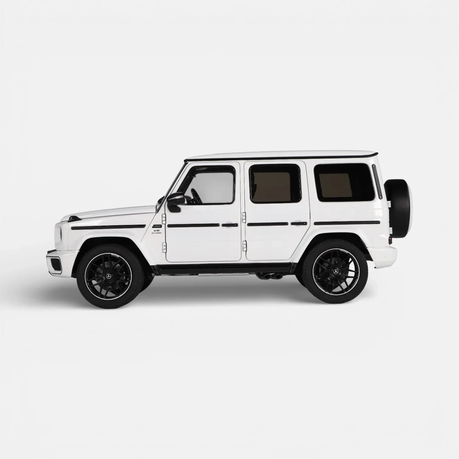 Premium scale diecast model car – Mercedes-AMG G 63 W465, 1:18 Scale (Polar White) Collectible
