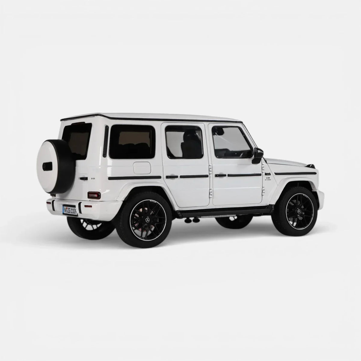 Premium scale diecast model car – Mercedes-AMG G 63 W465, 1:18 Scale (Polar White) Collectible