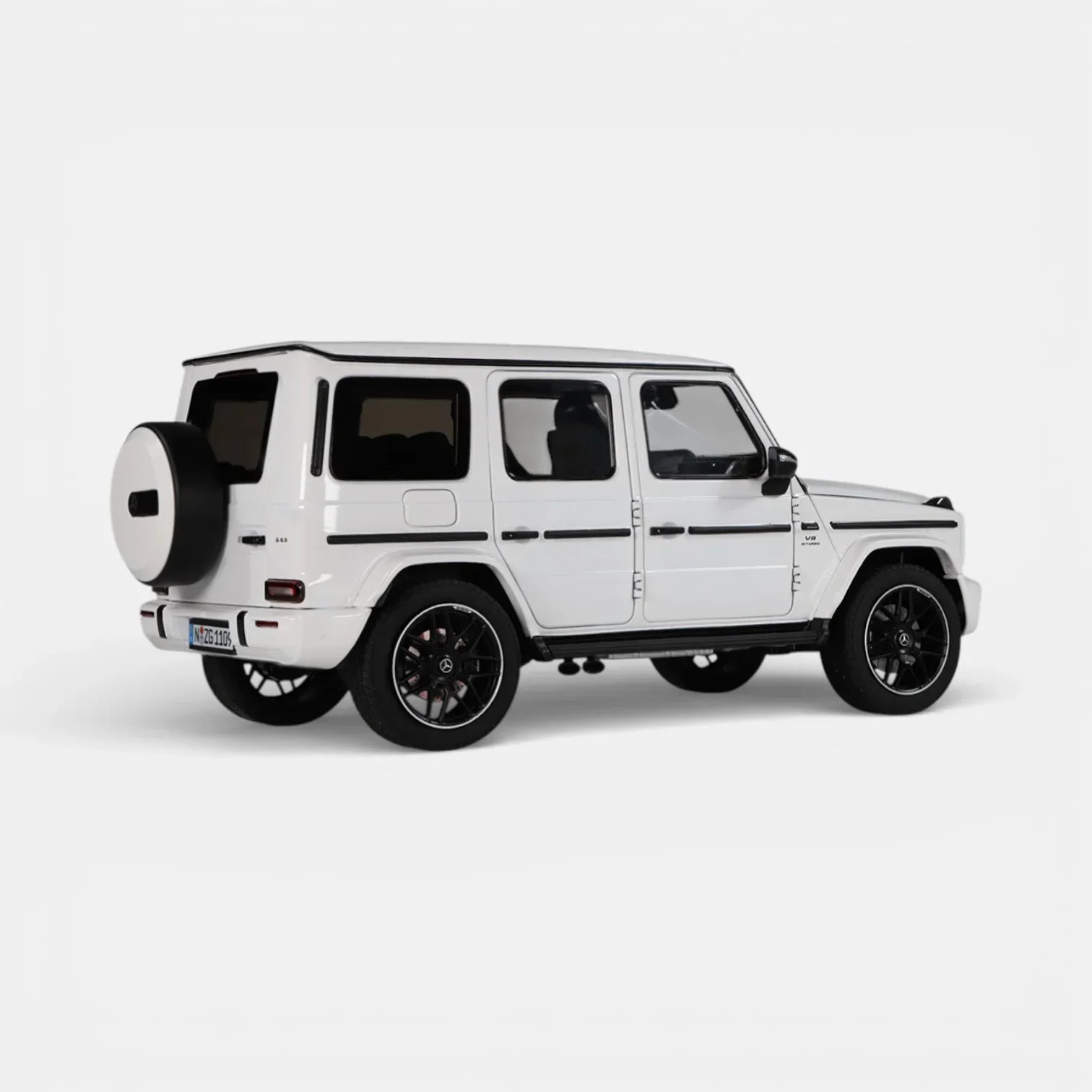 Premium scale diecast model car – Mercedes-AMG G 63 W465, 1:18 Scale (Polar White) Collectible