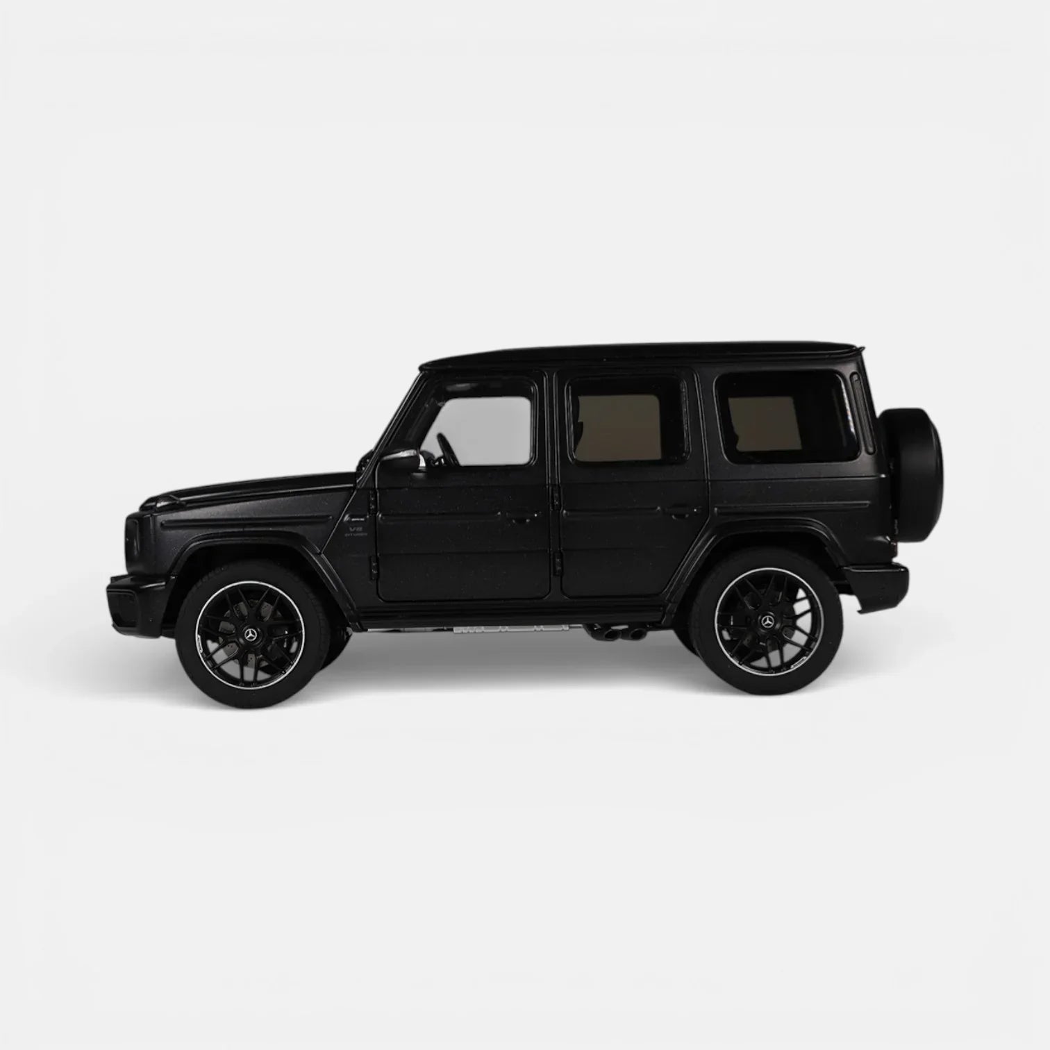 Premium scale diecast model car – Mercedes-AMG G 63 W465, 1:18 Scale (Nightblack Magno) Collectible