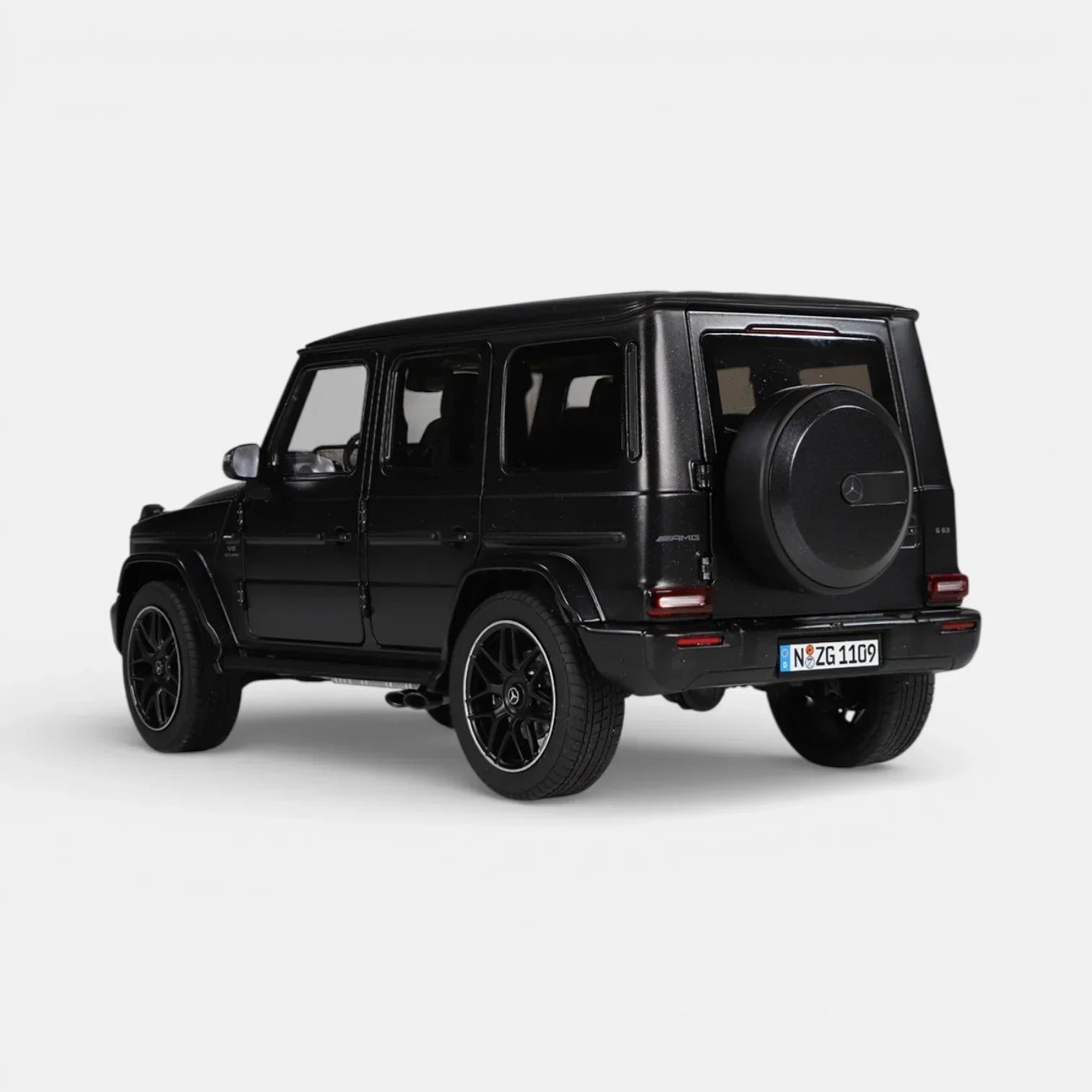 Premium scale diecast model car – Mercedes-AMG G 63 W465, 1:18 Scale (Nightblack Magno) Collectible