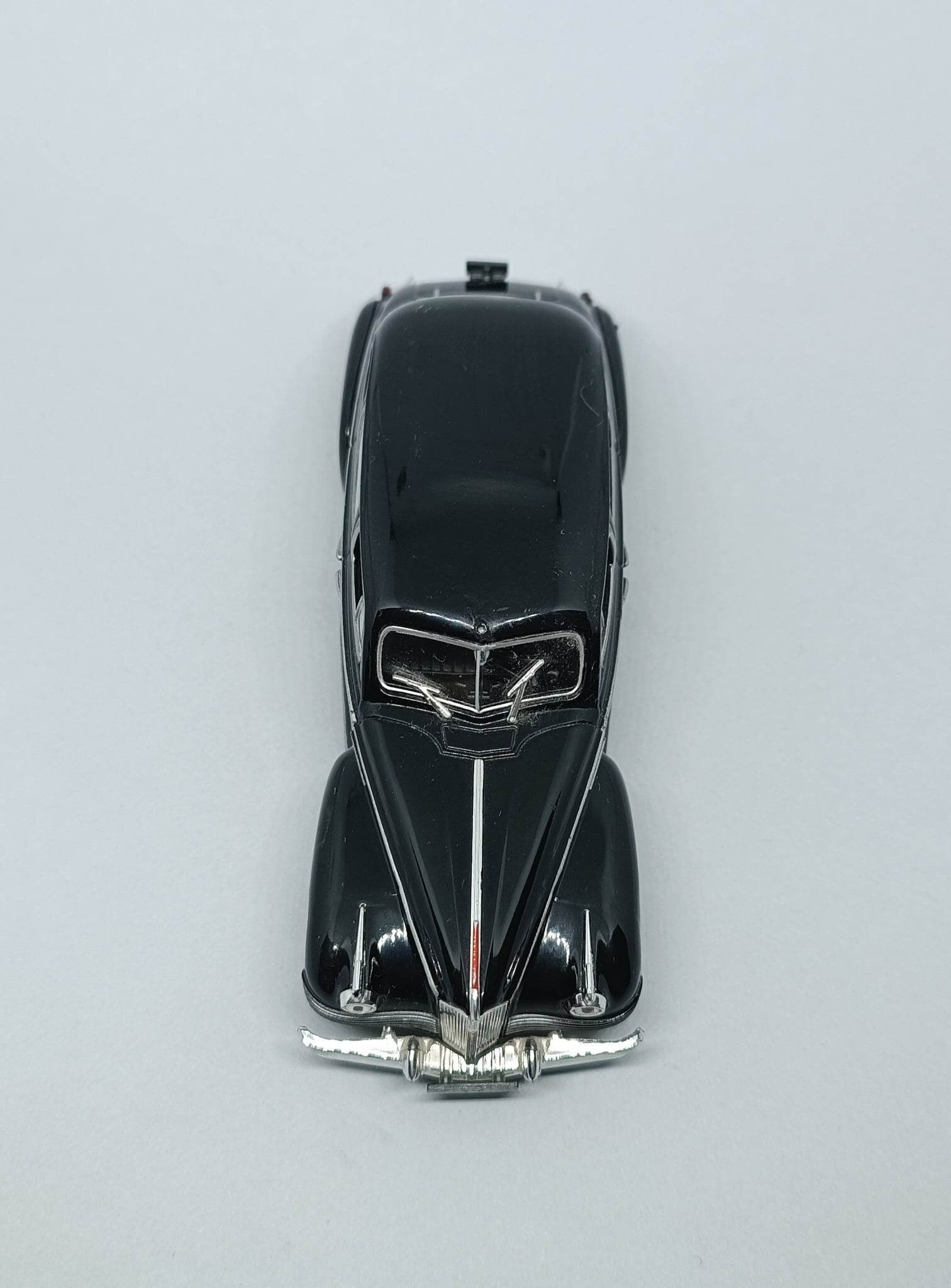 Premium scale diecast model car – ZIS-110 Ultra Luxury Limousine, 1:64 Scale (Black) Collectible