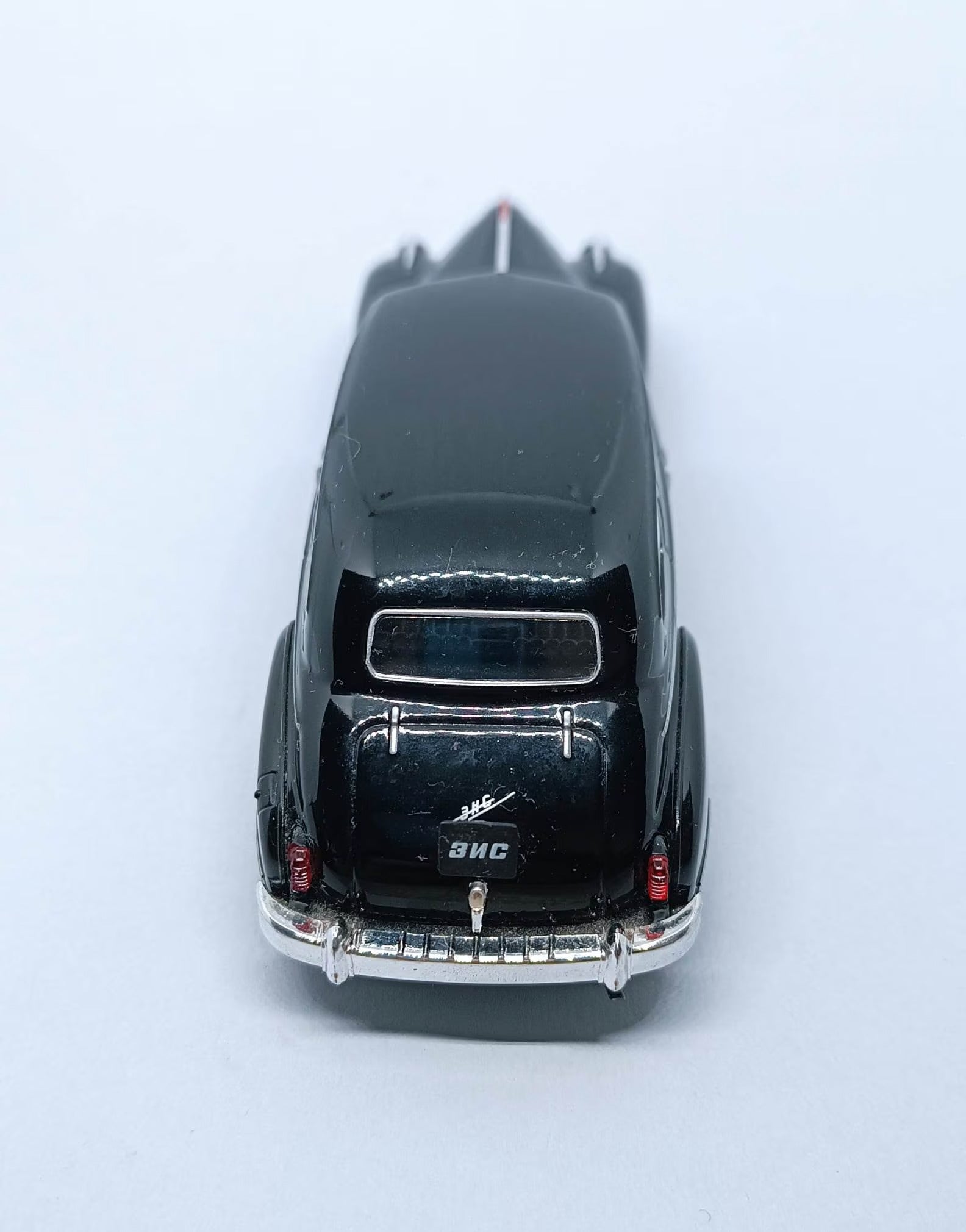 Premium scale diecast model car – ZIS-110 Ultra Luxury Limousine, 1:64 Scale (Black) Collectible